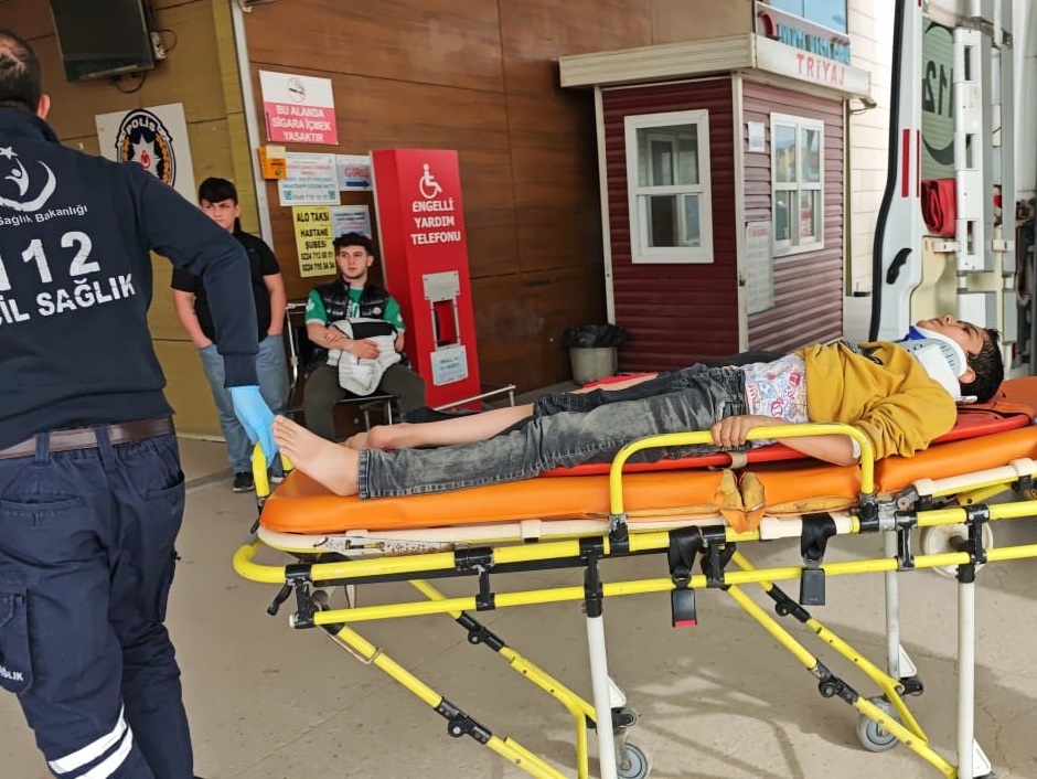 9 Yaşındaki çocuk, acılar içinde hastaneye getirildi