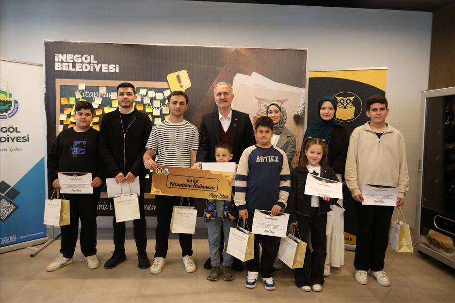 İnegöl Belediyesi Nöbetçi Kitaphanelerinin En’leri Ödüllerini Aldı