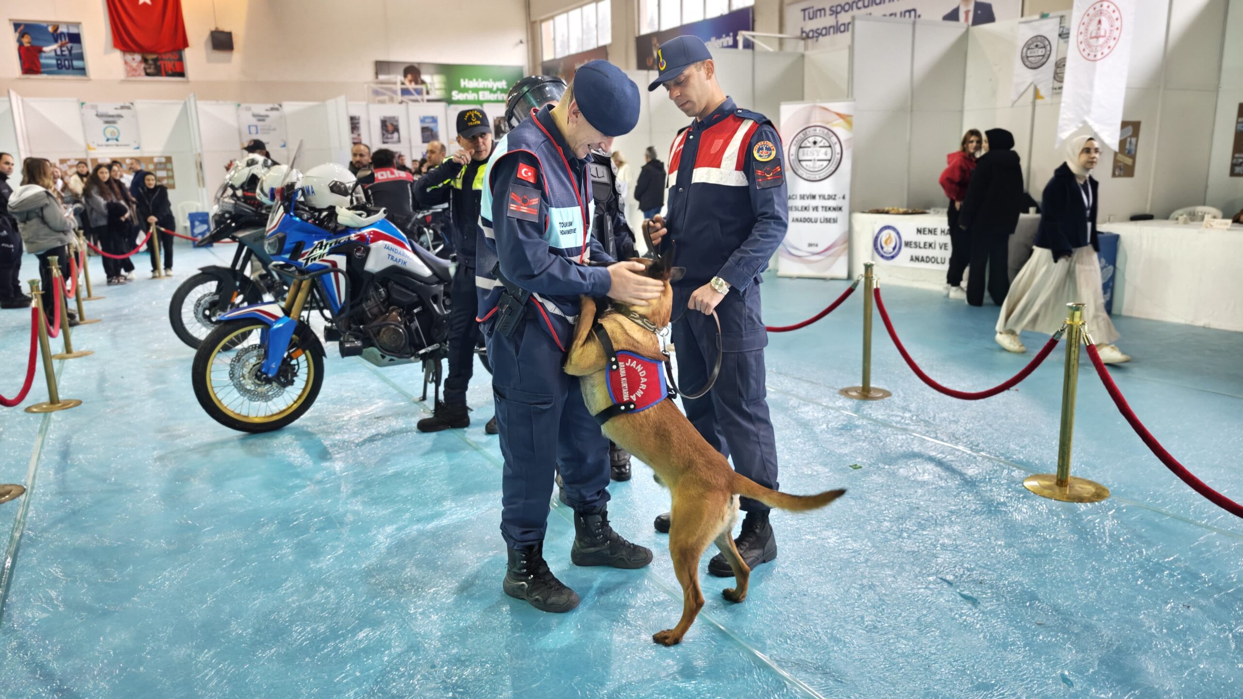 İnegöl’de üniversite ve meslek tanıtım günlerine yoğun ilgi