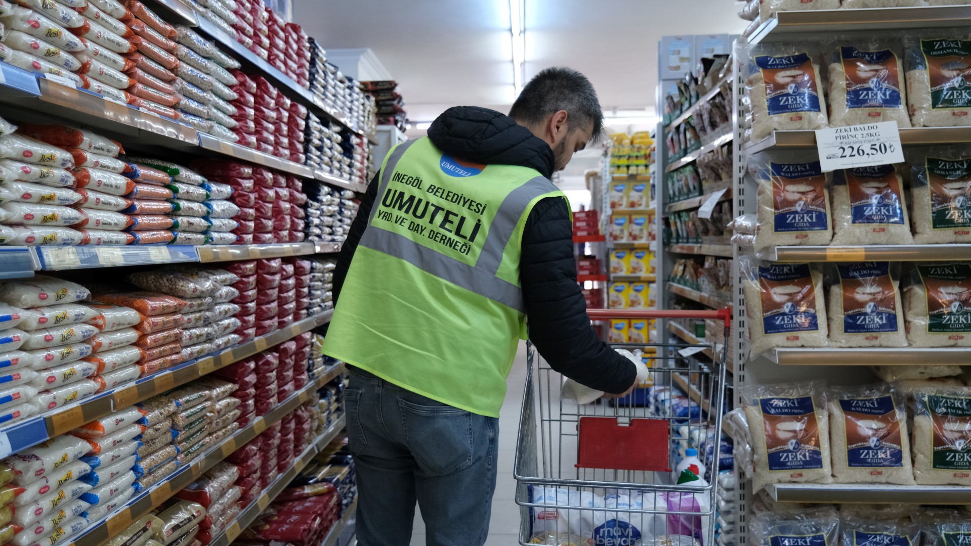 İnegöl Belediyesi gönüller yapıyor