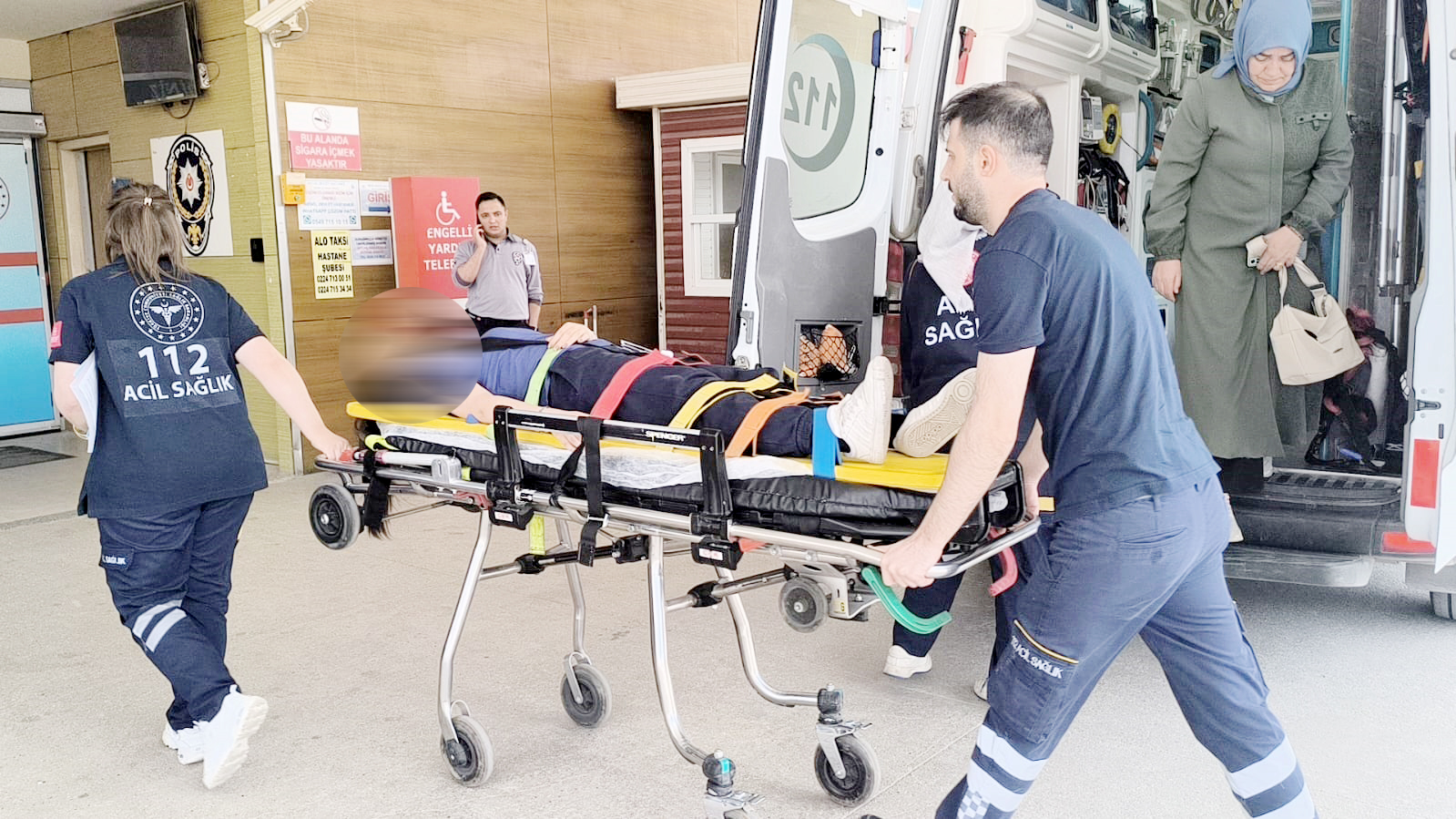 Deprem nedeni ila kaçarken merdivenlerden düştü