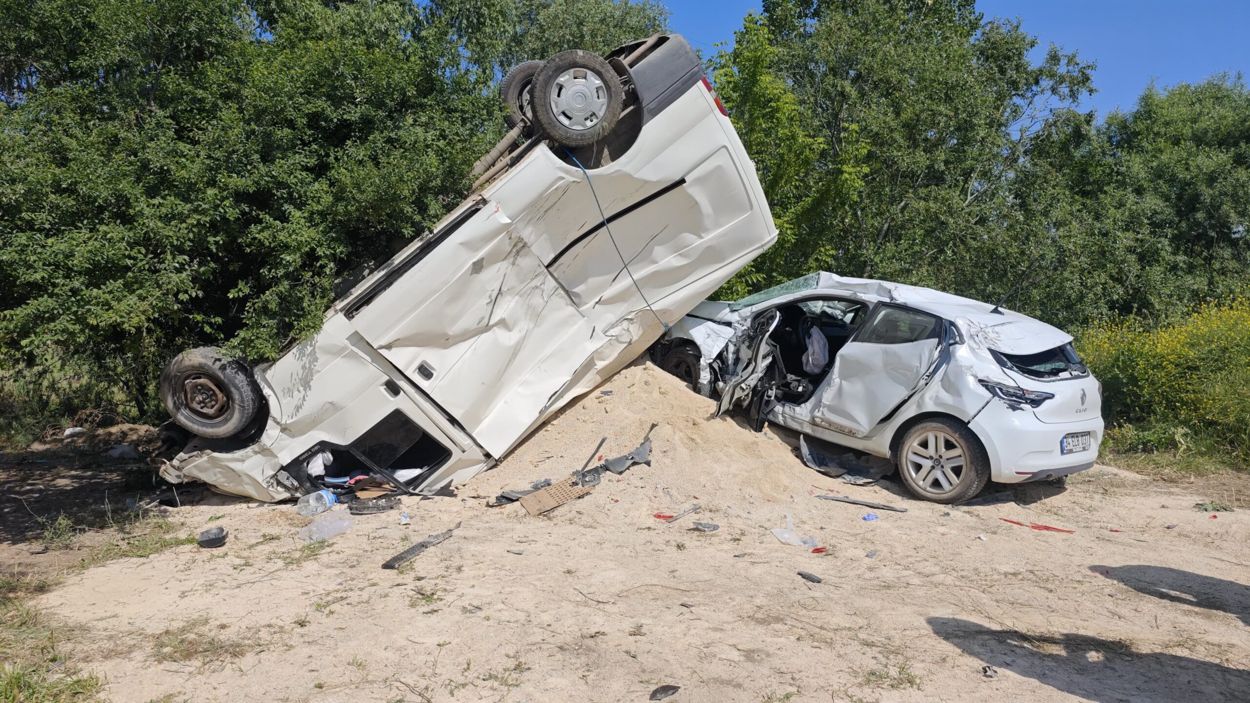 İnegöl’de feci kaza 3 yaralı