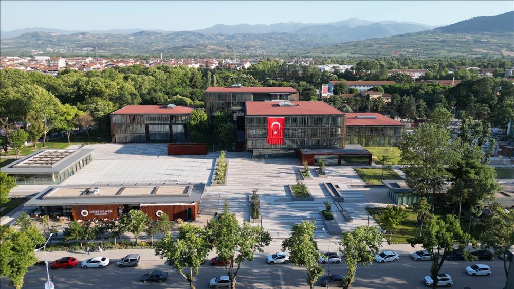 İnegöl Belediyesi ile Hizmet-İş Sendikası anlaştı: en düşük işçi maaşı 45 bin lira