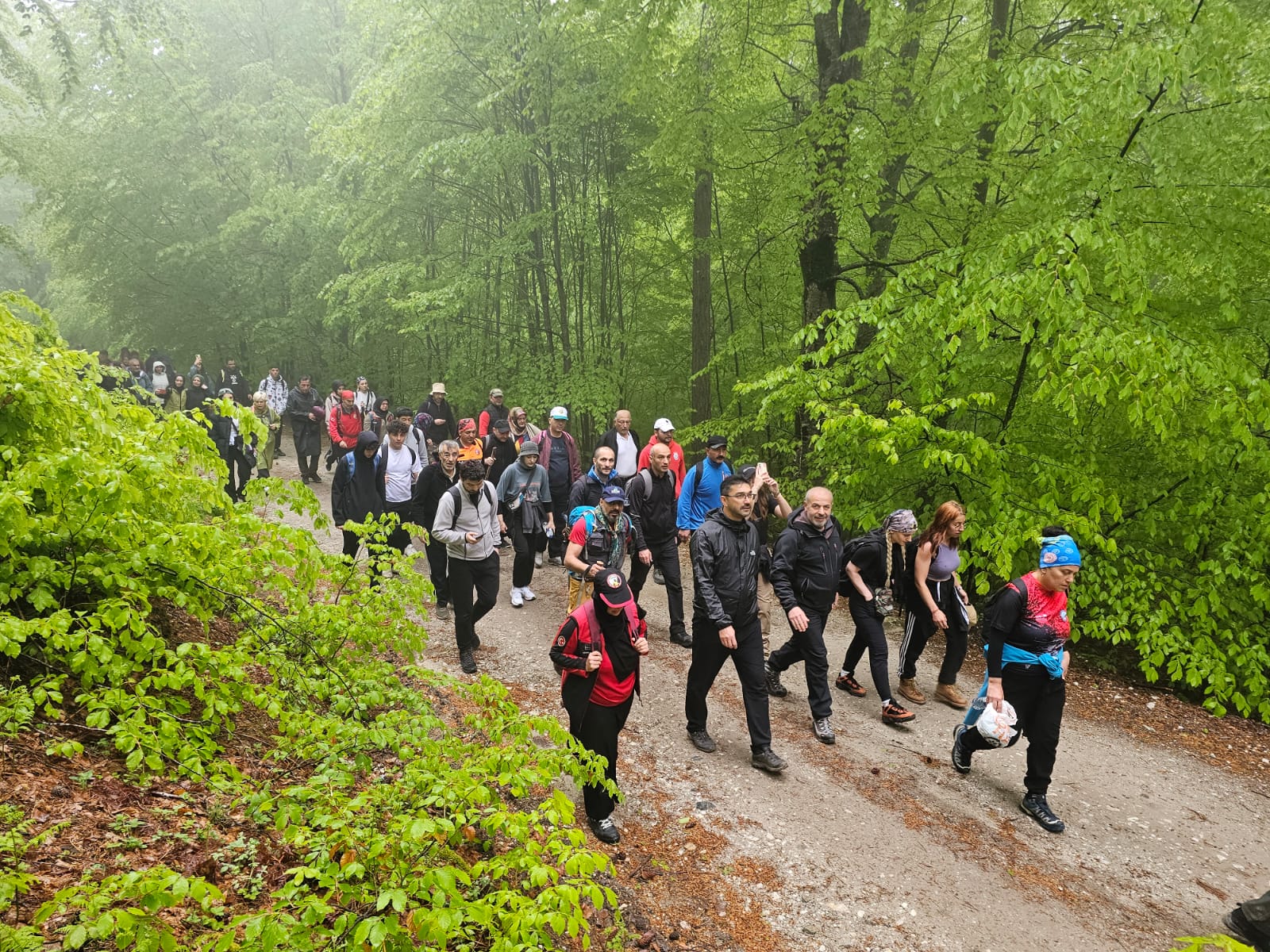 İnegöl’de 19 Mayıs kutlamaları doğa yürüyüşü ile başladı