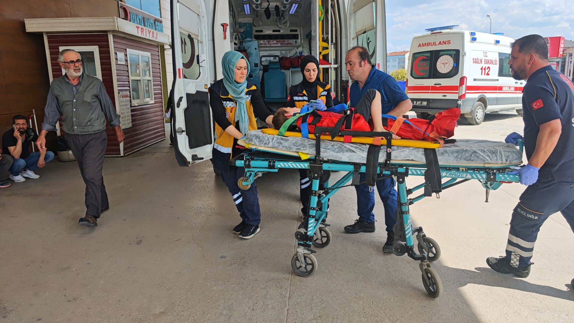 Balkondan düşen çocuk yaralandı