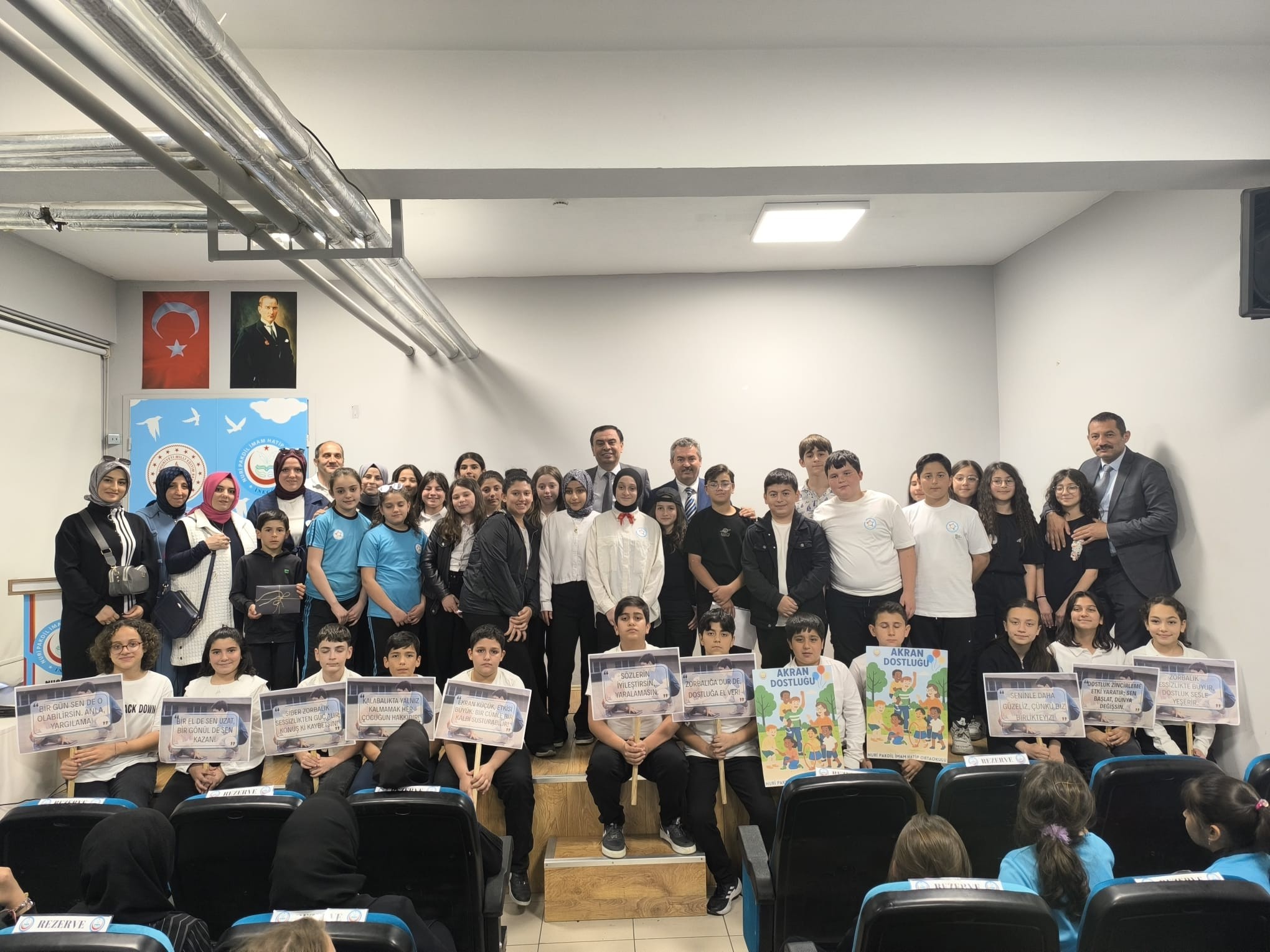 İnegöl’de ‘Akran Dostluğu’ sergisi ilgi gördü