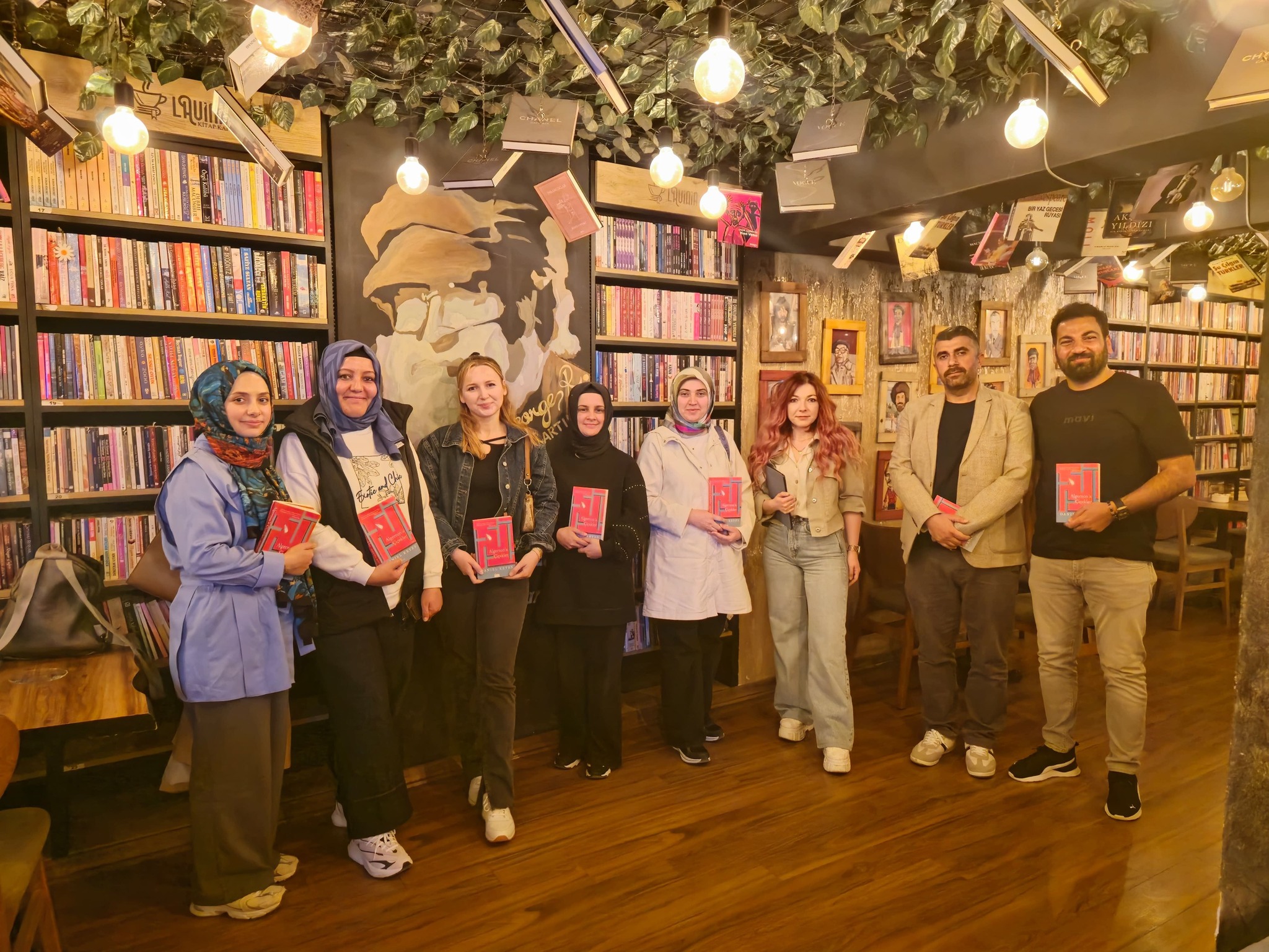 İnegöl’de öğretmenler “Algernon’a Çiçekler” üzerinden sevgi ve eğitimi mütalaa etti