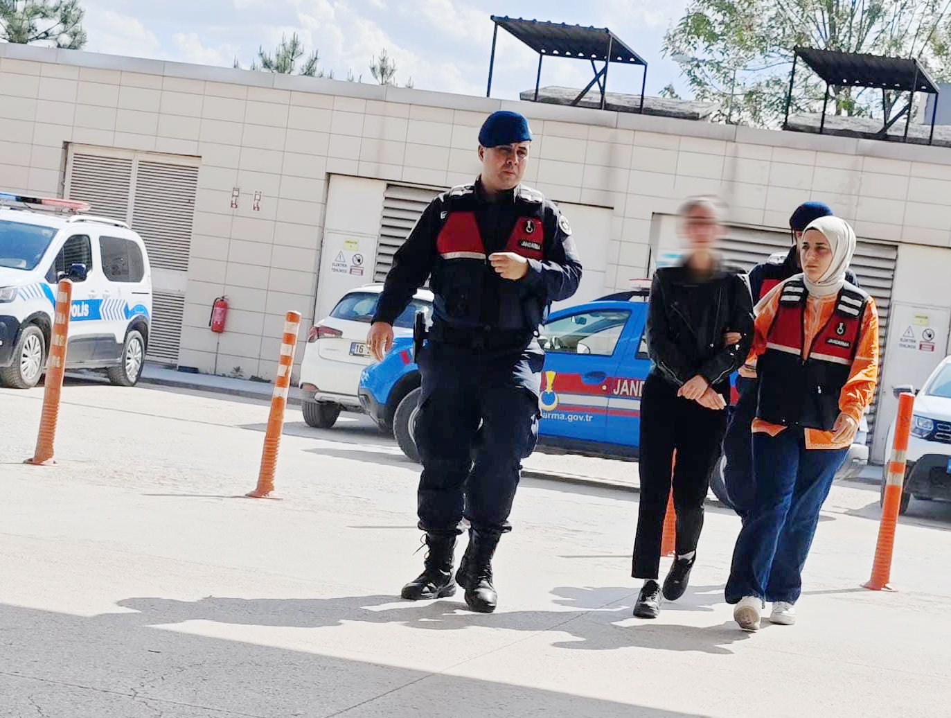 Aranan kadın yakalandı