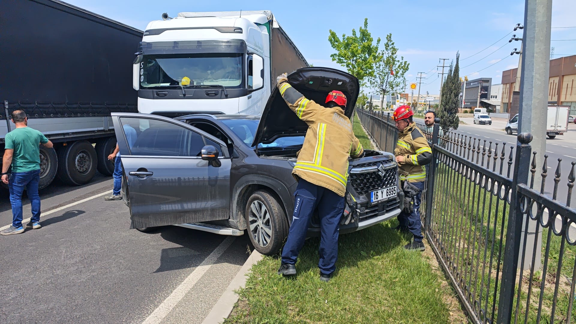 Cip ile tırın karıştığı kazada trafik tamamen durdu