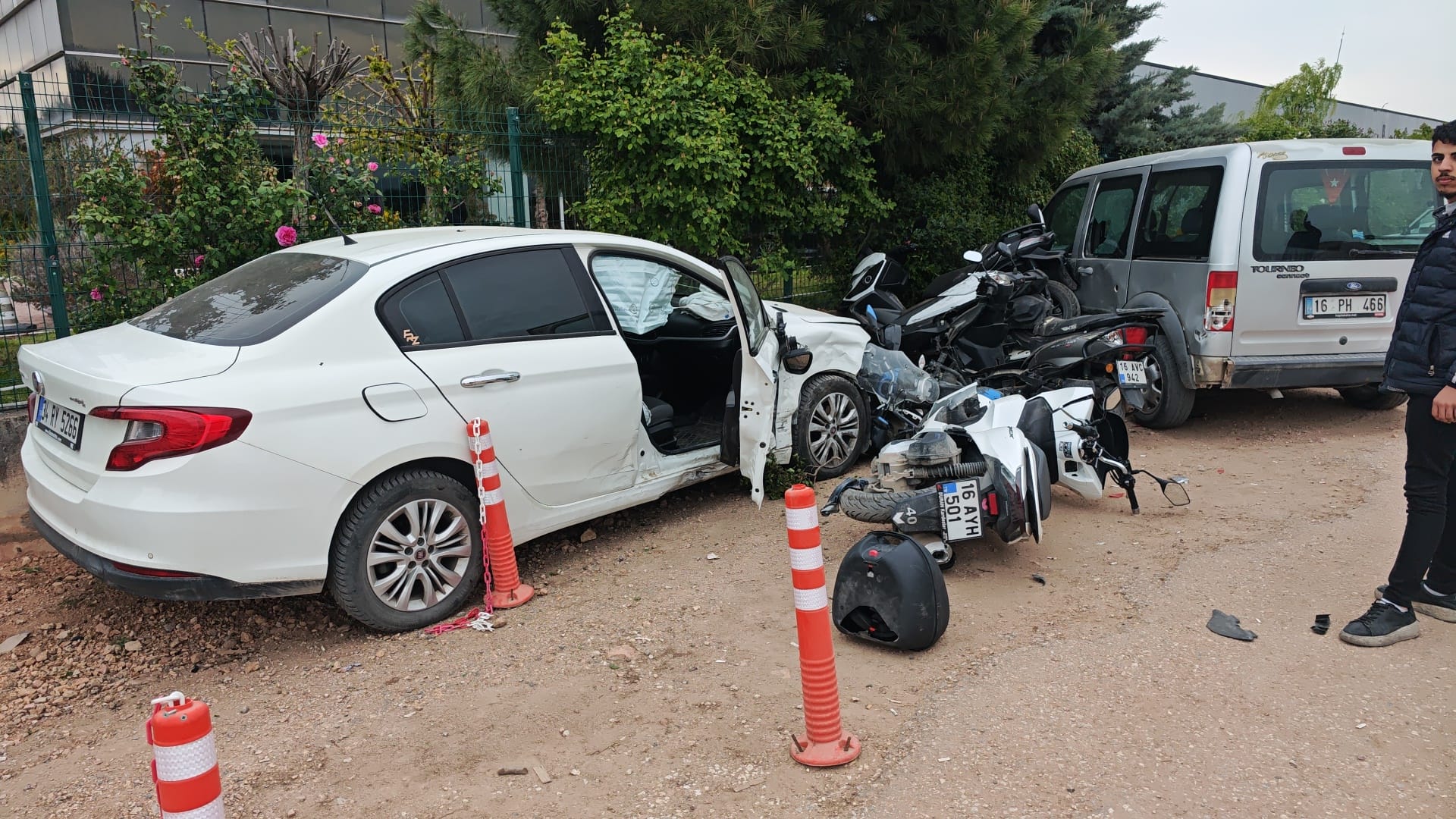 Korkutan kazada 4 kişi yaralandı