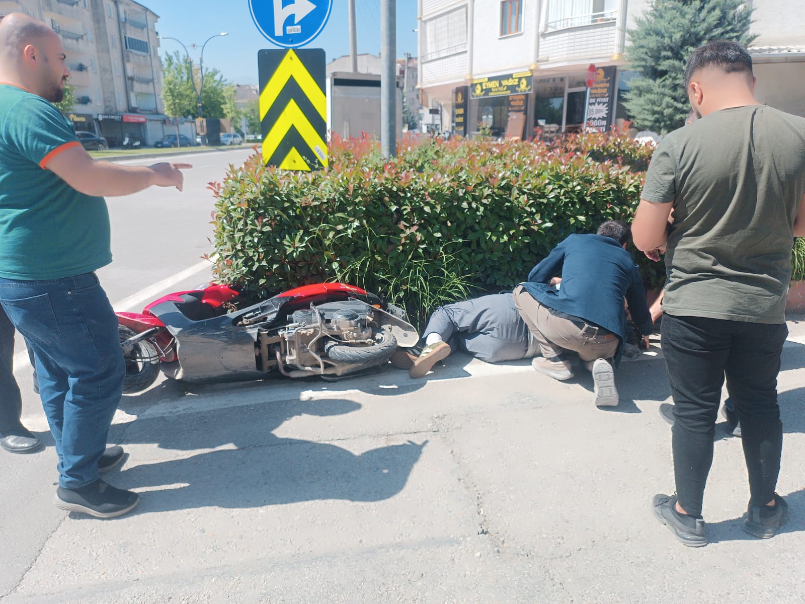 Motosiklet sürücüsü ölümden döndü