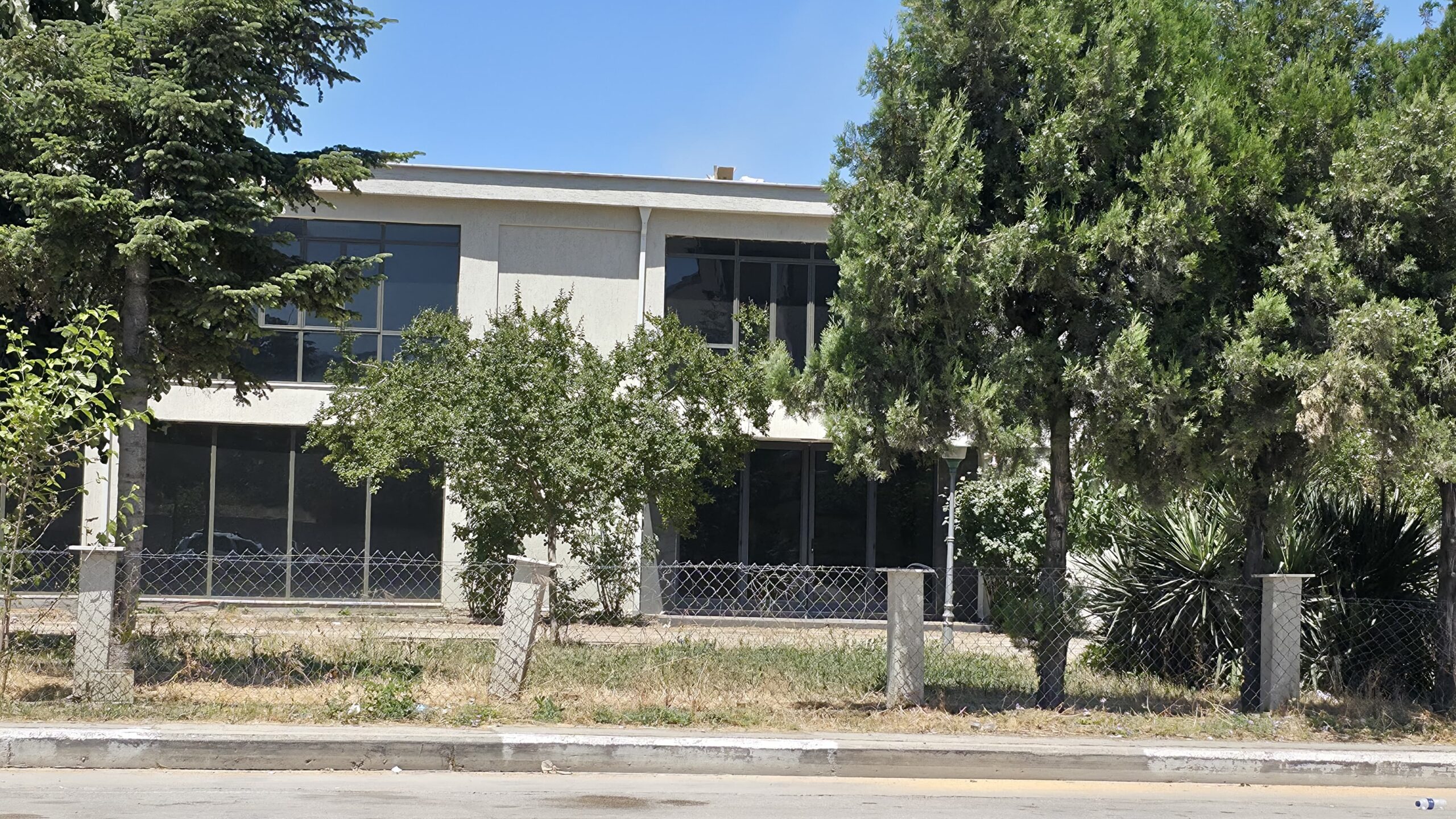 İnegöl’de çatı çöktü, bir işçi yaşam savaşı veriyor