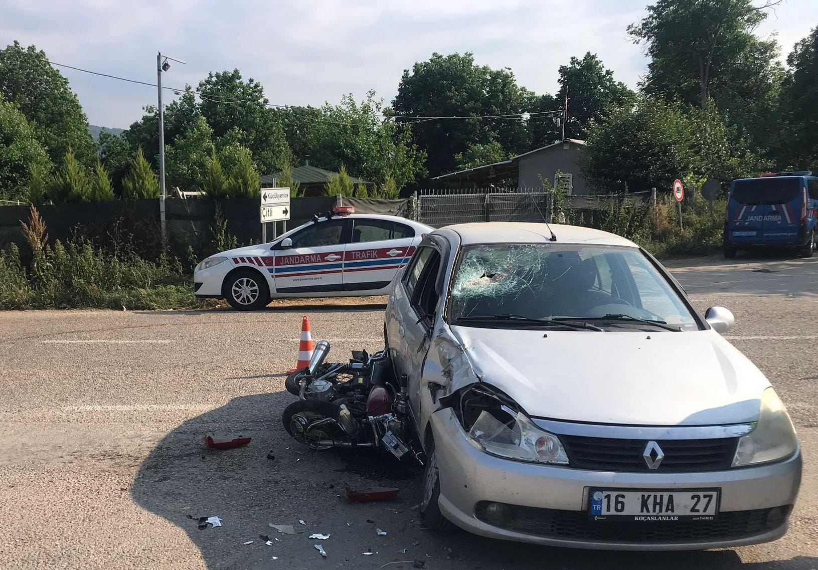 İnegöl’de kazada yaralanan gençleri ölümle pençeleşiyor