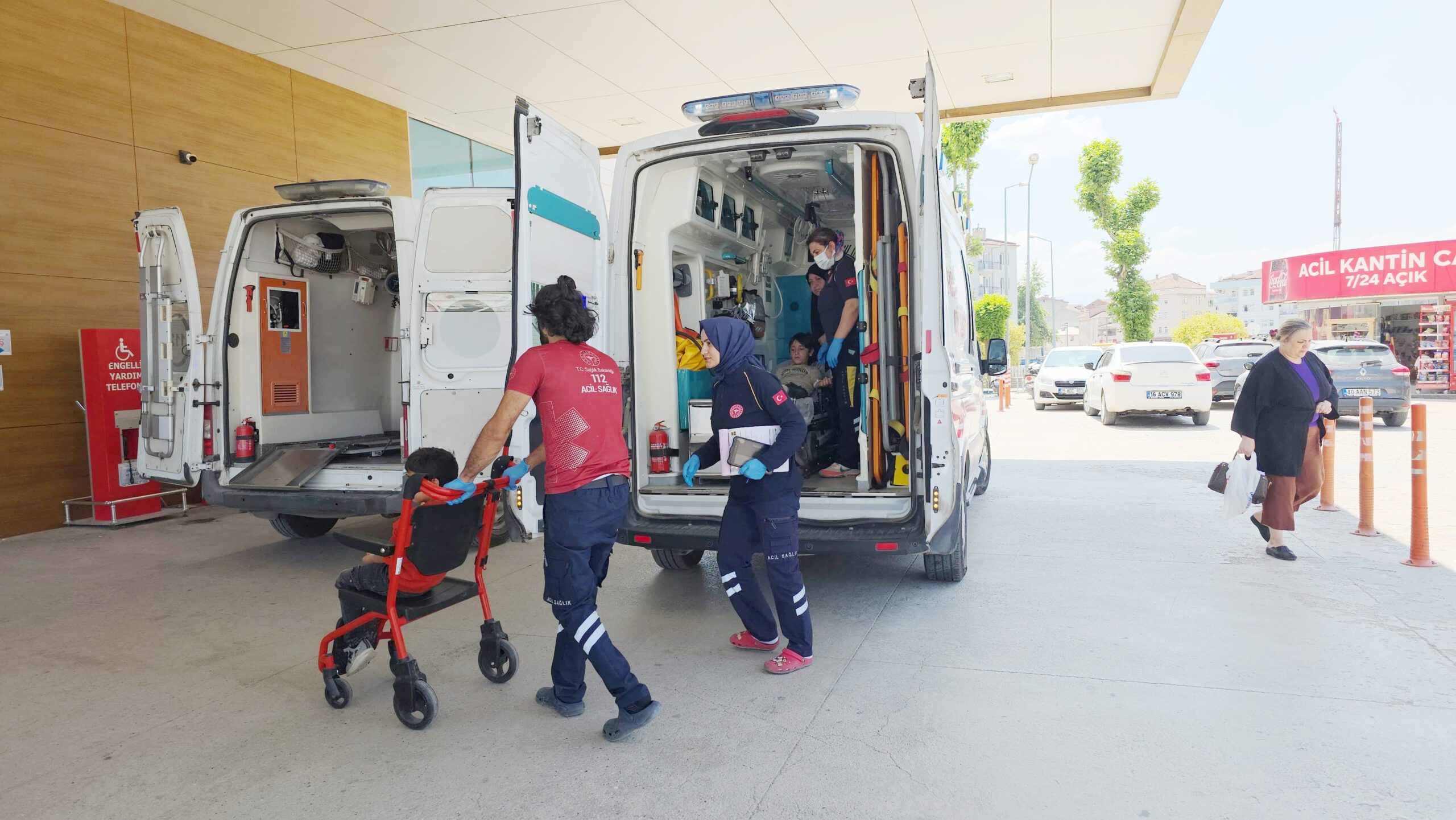 Gıda zehirlenmesi geçirdiği iddia edilen çocuklar hastaneye kaldırıldı