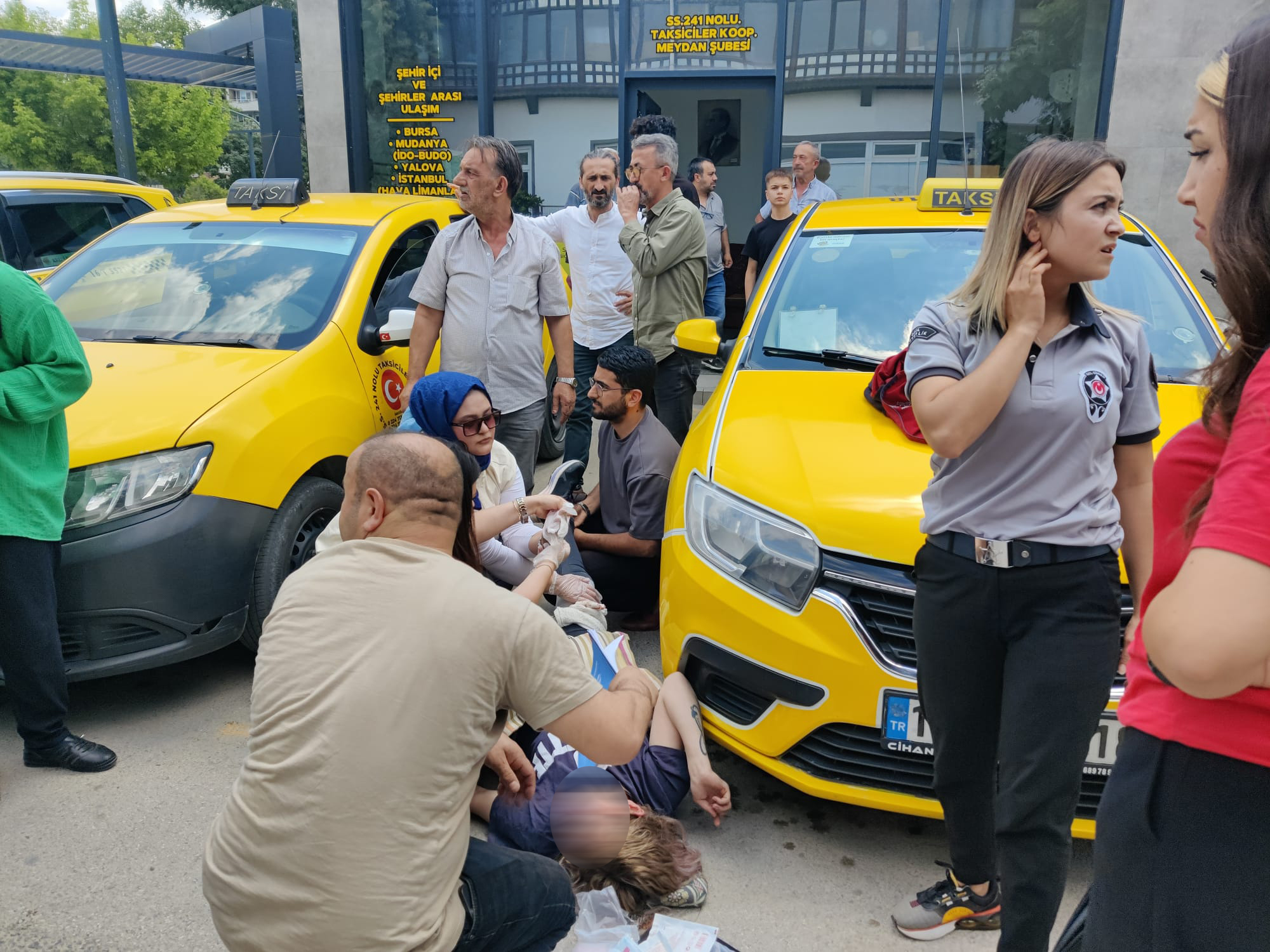 Sokak ortasında eski nişanlısını vurdu