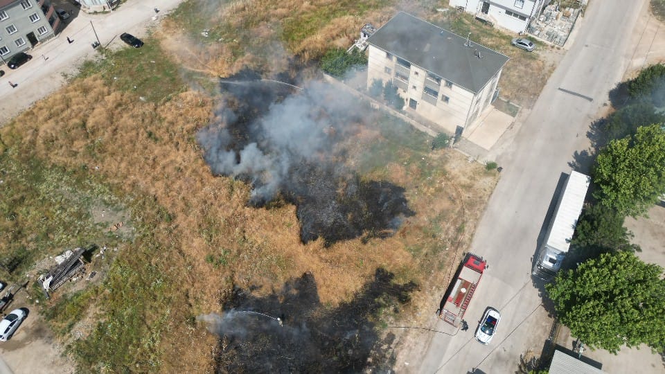 Araçlar yangından son anda kurtarıldı