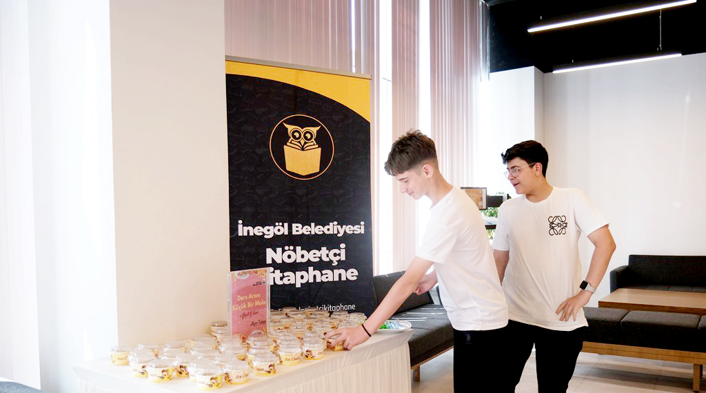 İnegöl Belediyesi’nden öğrencilere sınav öncesi moral ikramları