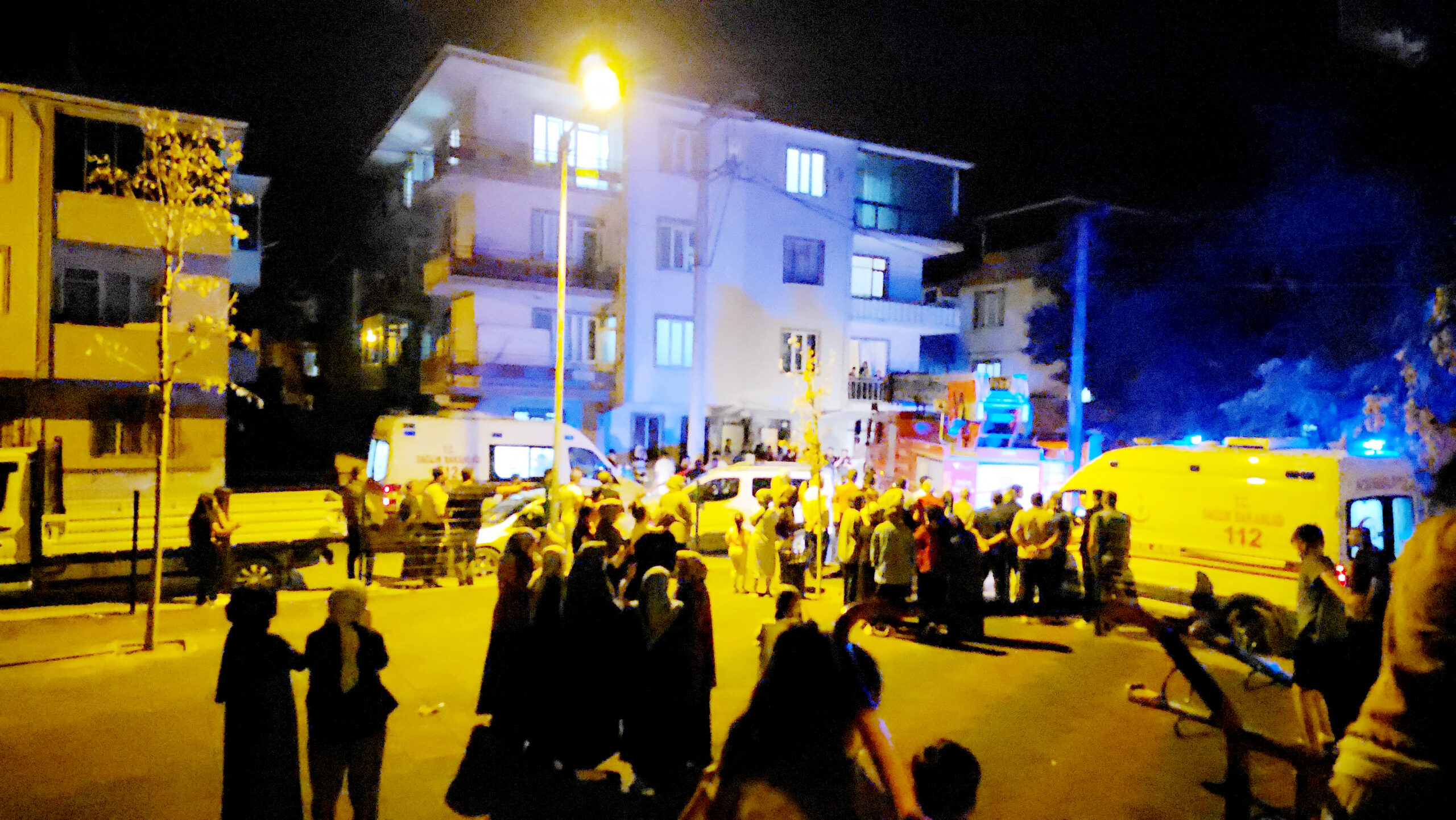 Karısını tabancayla öldüren kişi aynı silahla intihar etti