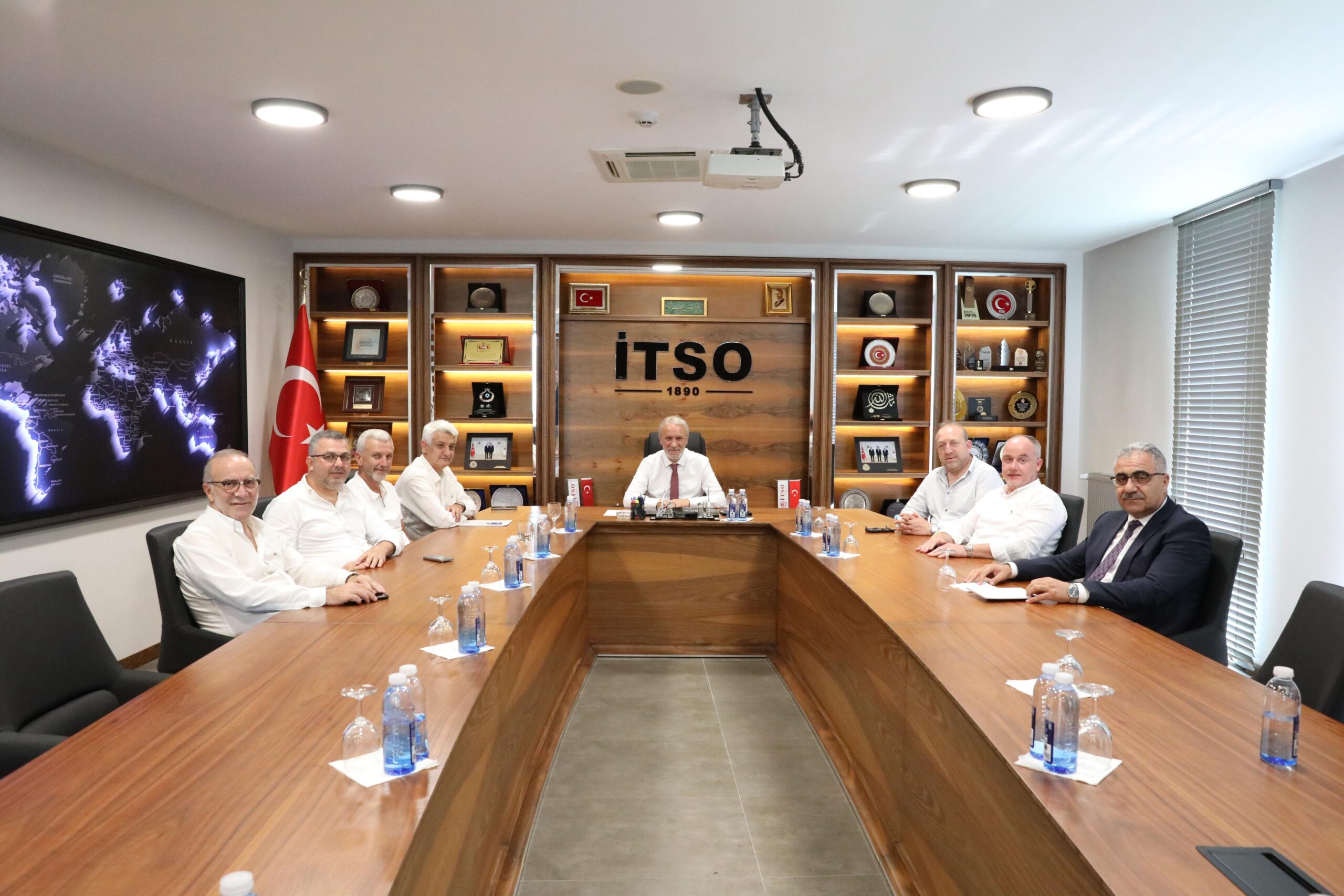 Sanayi direniyor, ihracat güçleniyor