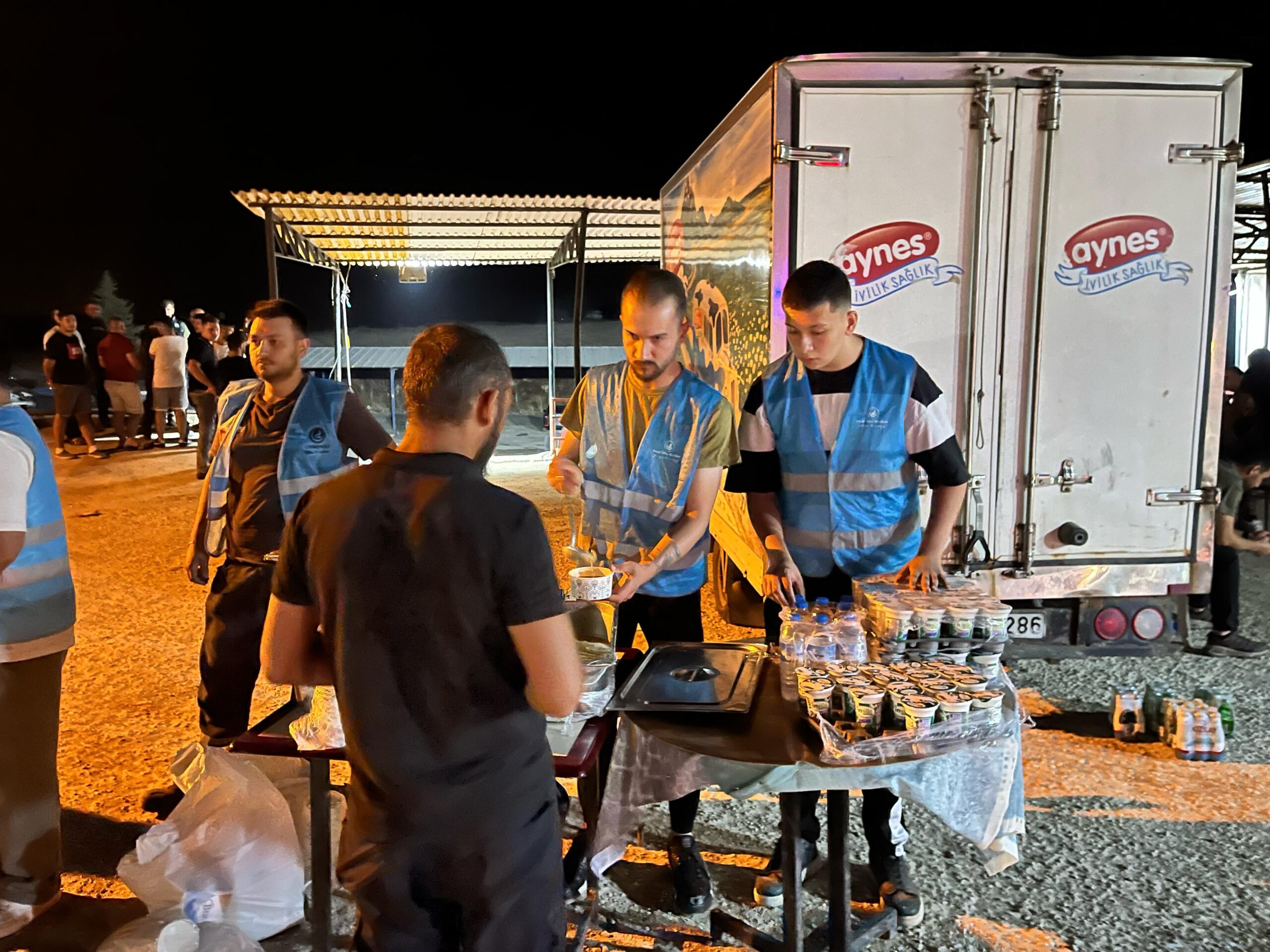 İnegöl Ülkü Ocakları’ndan yangın bölgelerine destek