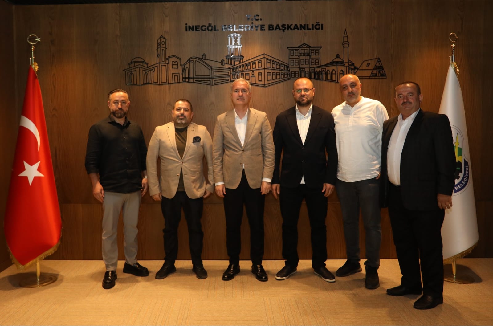 İHH İnegöl’den Belediye Başkanı Alper Taban’a Ziyaret