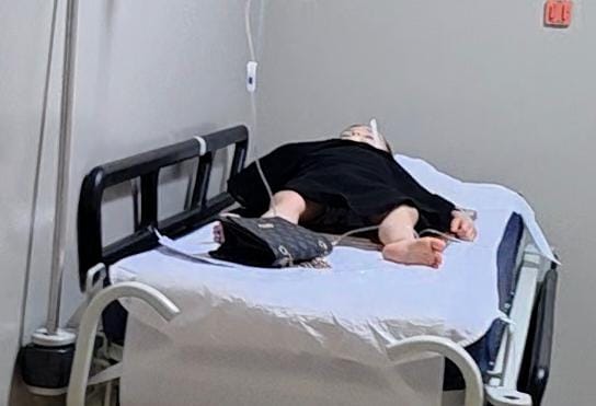 Balkondan düşen çocuk ağır yaralandı