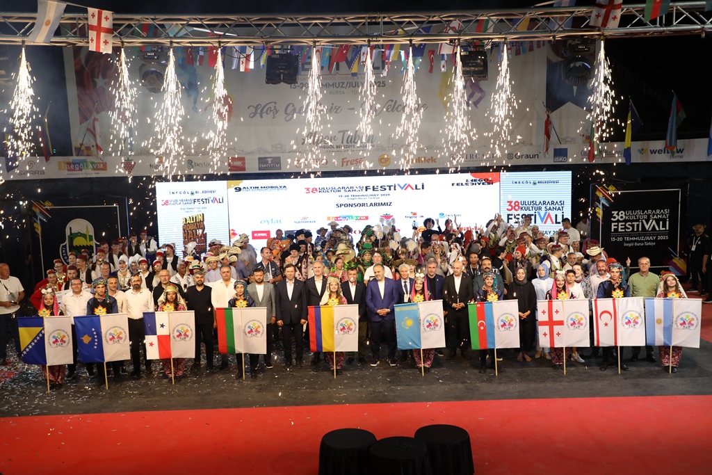 İnegöl’ün kültür ve kardeşlik festivalinde altın mobilyanın sahibi KKTC