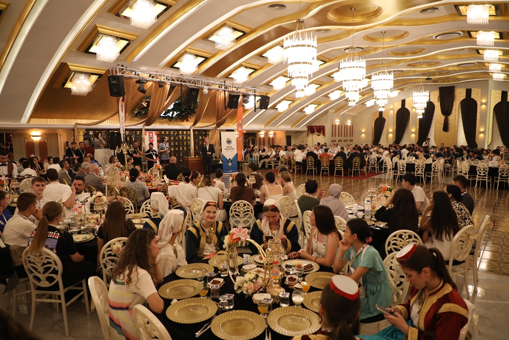 İnegöl’de kültür sofrası kuruldu,  10 ülkenin temsilcileri aynı masada buluştu