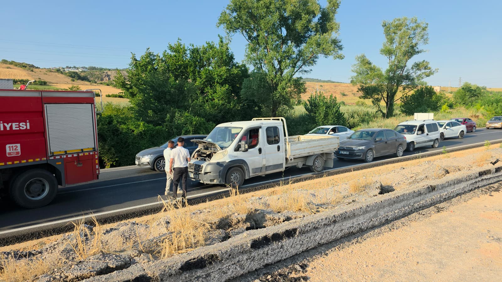 Seyir halindeki kamyonette yangın çıktı