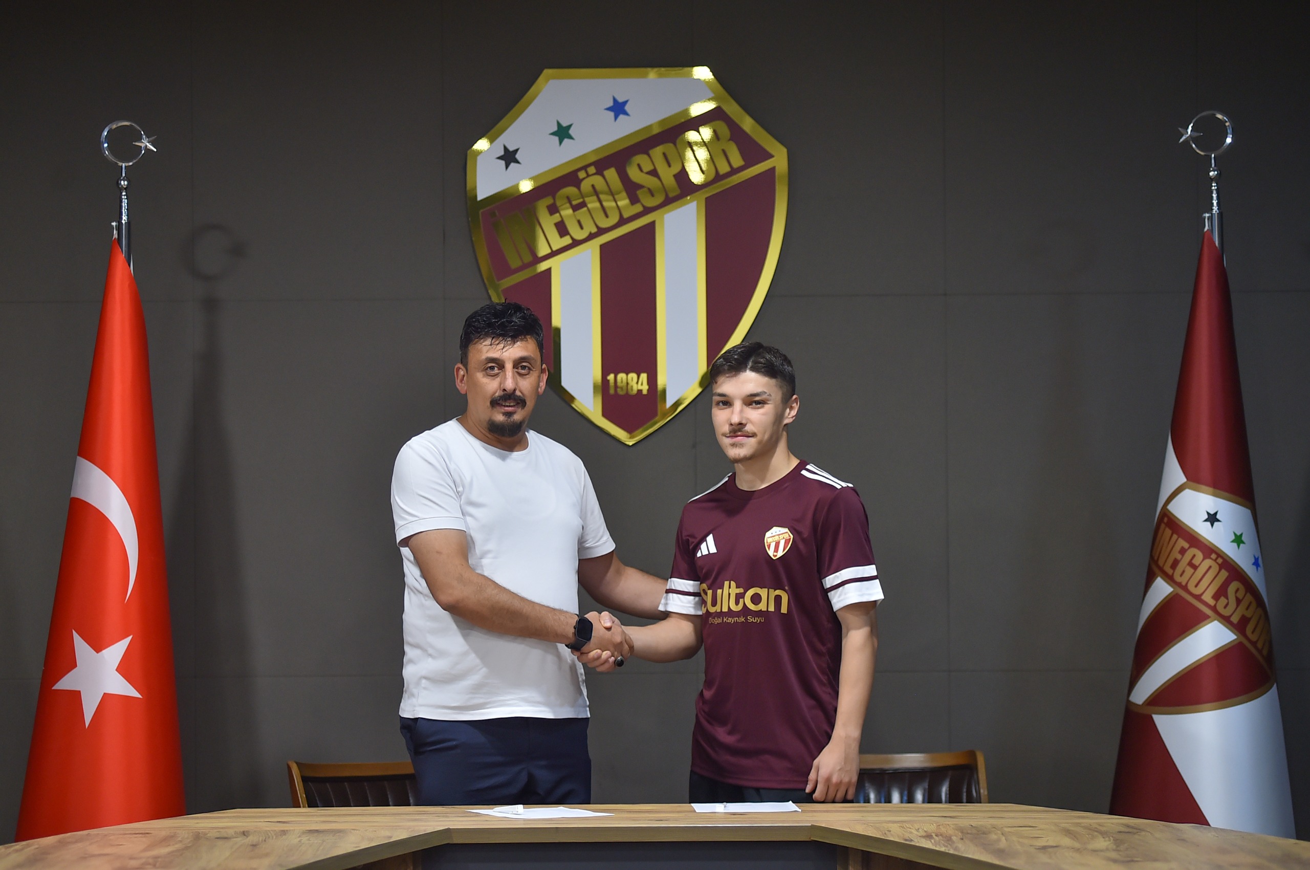 Yusuf Tursun yuvada kaldı