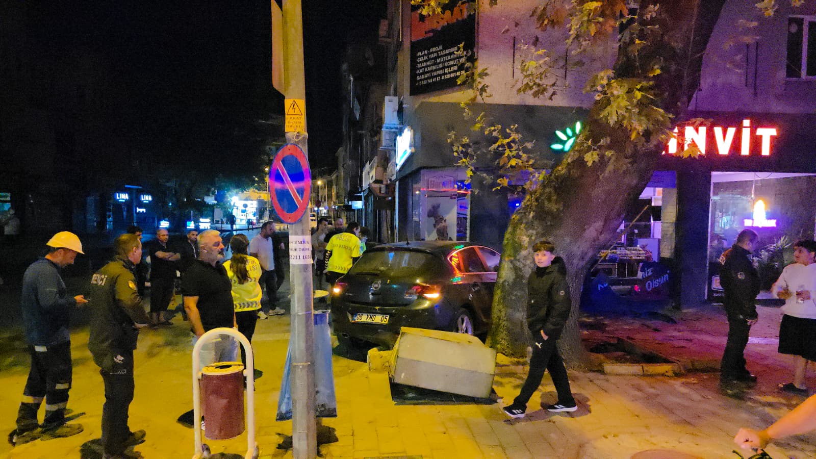 Panikleyen sürücü kazalar zincirine karıştı