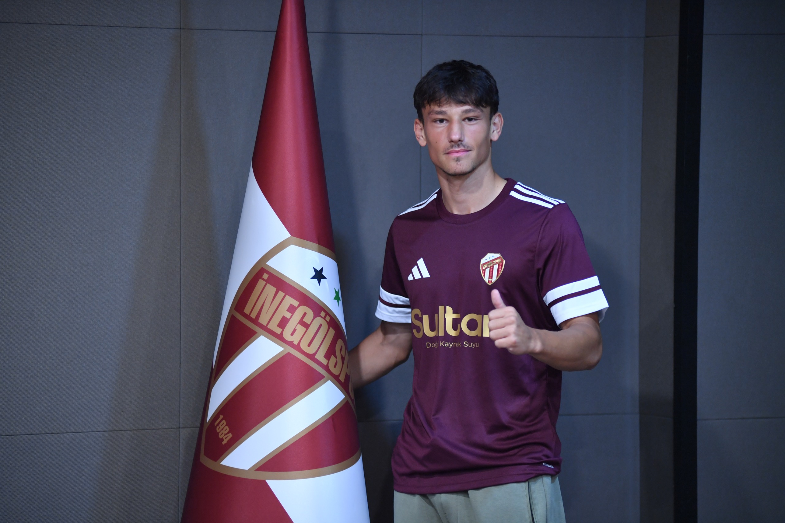 Muratcan Tutal profesyonel imzayı attı