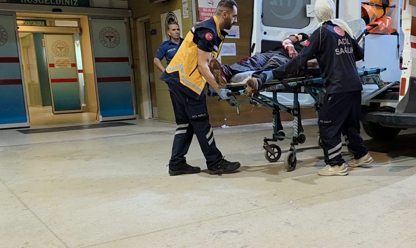 Öfkelenip cama yumruk attı soluğu hastanede aldı