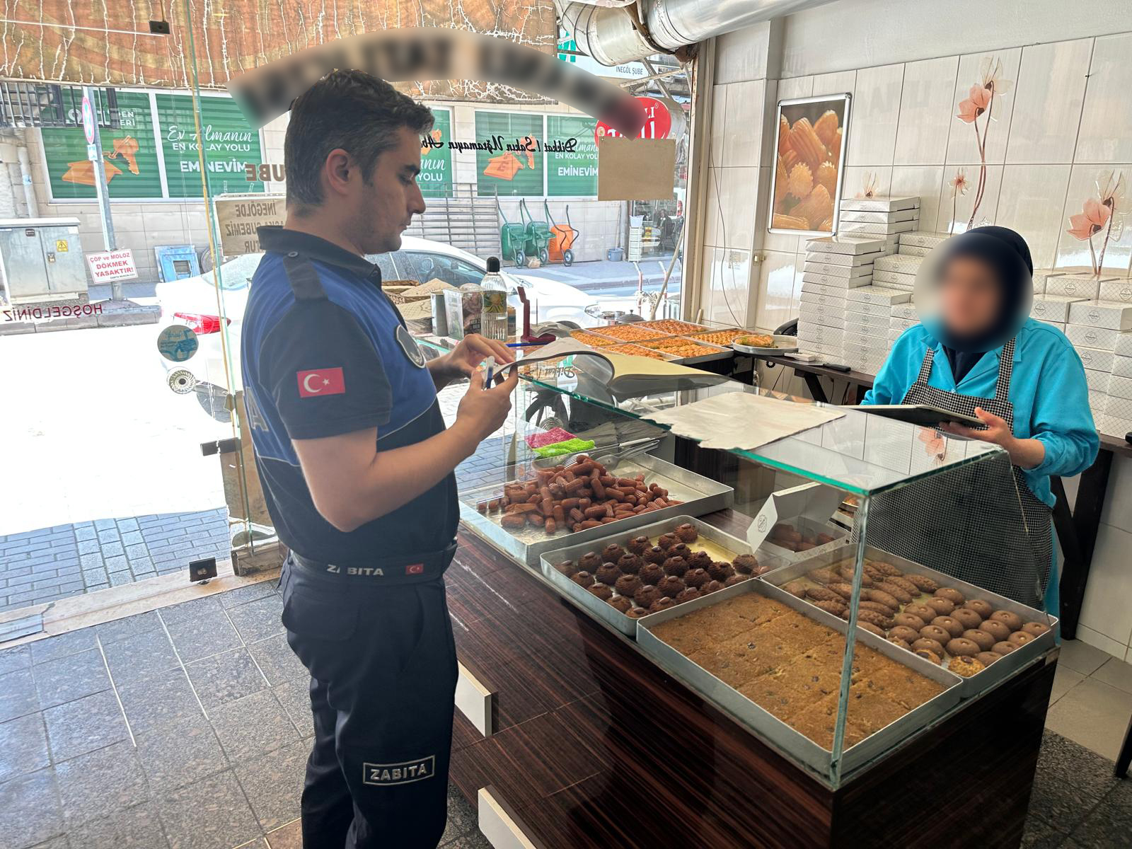 Zabıta ekipleri, pastane, tatlıcı ve dondurmacıları denetledi