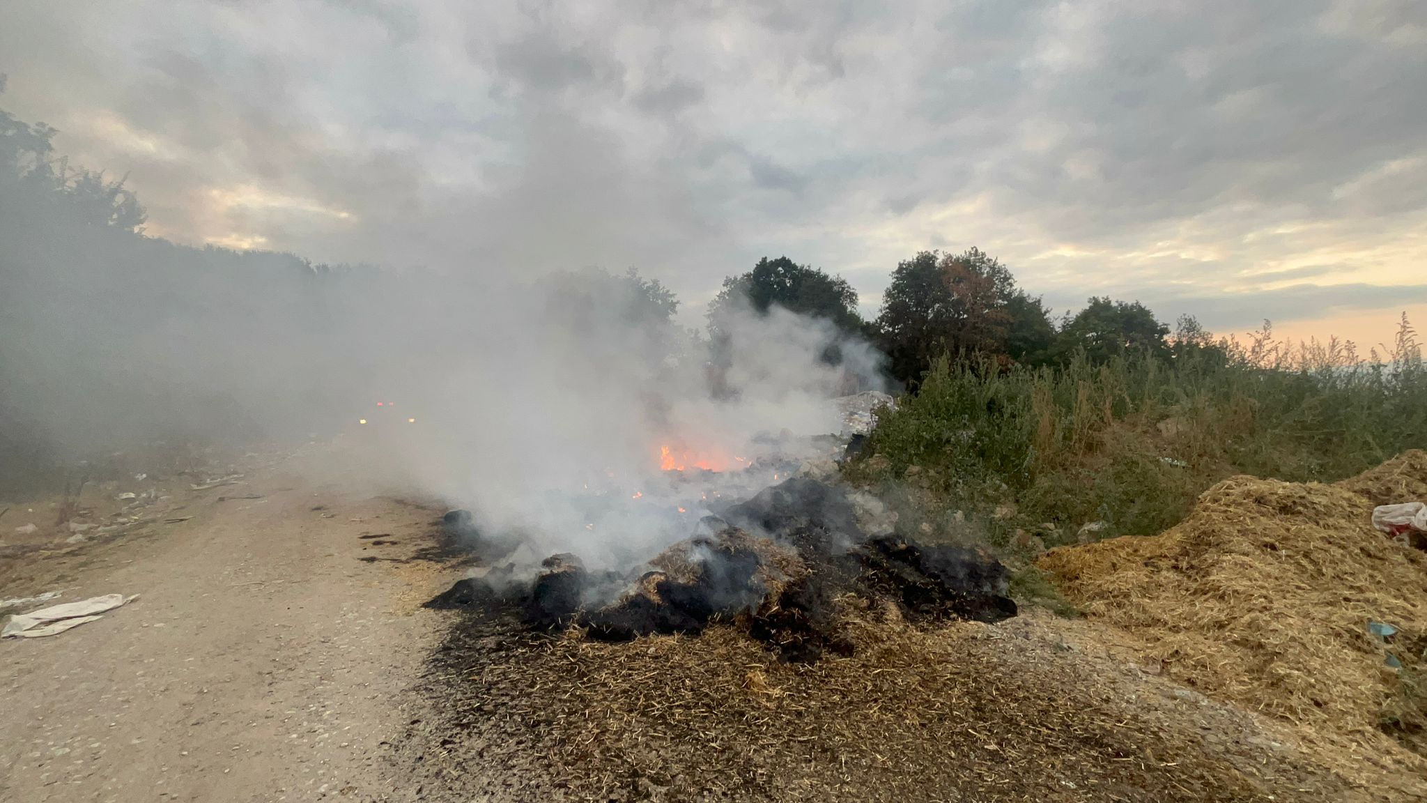 Deydinler Mahallesi’nde çöpleri ateşe verdiler, tepkilere neden oldu