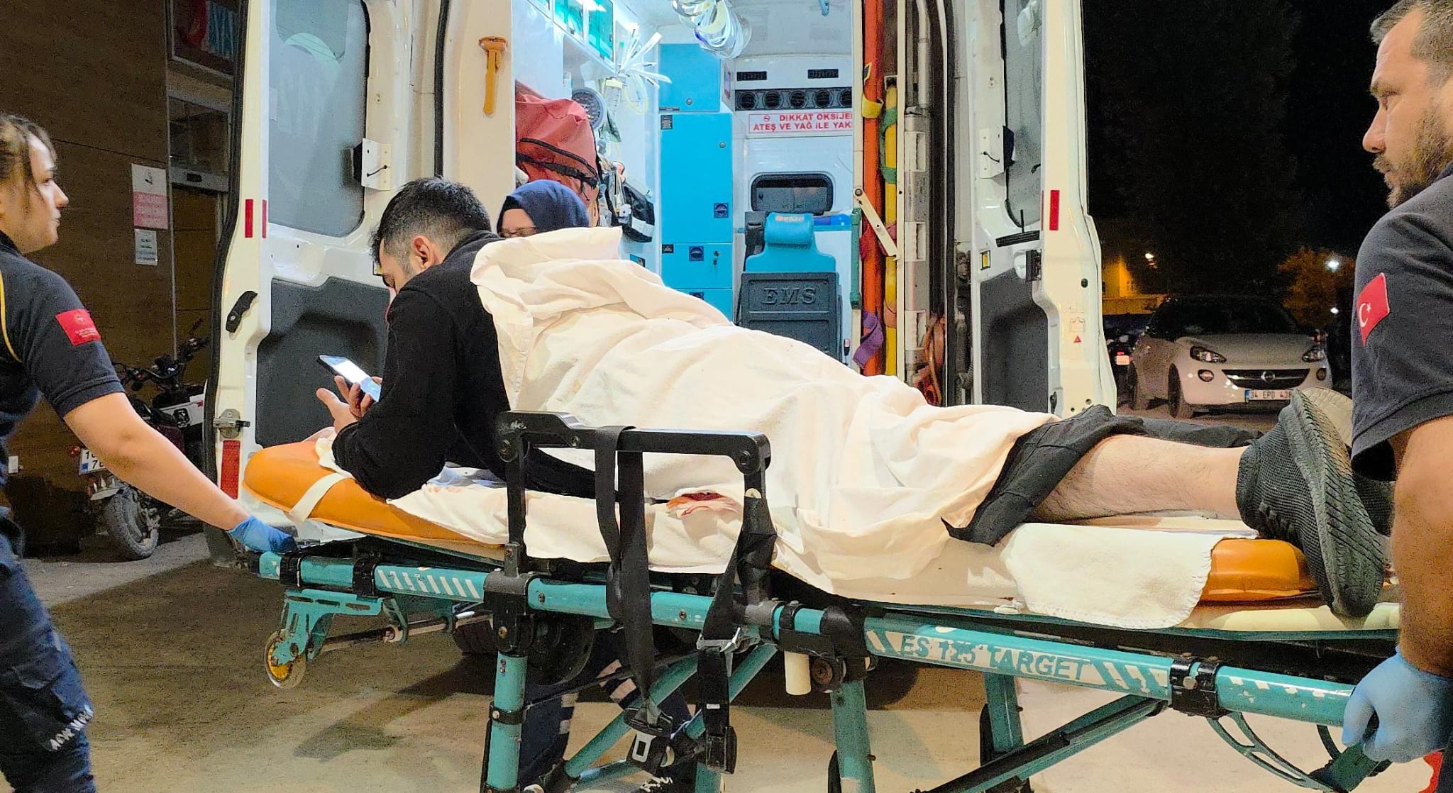 Tartışmayı ayırmak isterken bıçaklandı