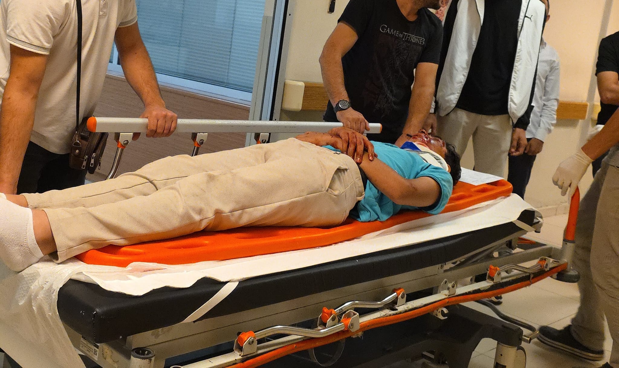 Bisikletle hız yapan çocuklar, soluğu hastanede aldı