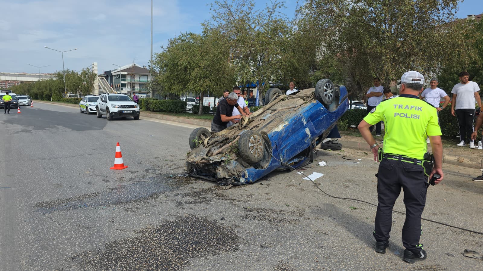 Takla atan araçta 2 kişi yaralandı