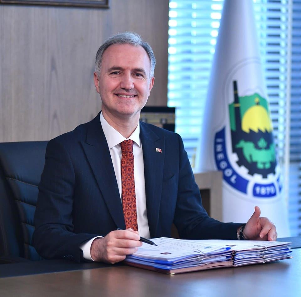 İnegöl Belediyesi’nin üniversite öğrencilerine eğitim yardımı başvuruları başladı