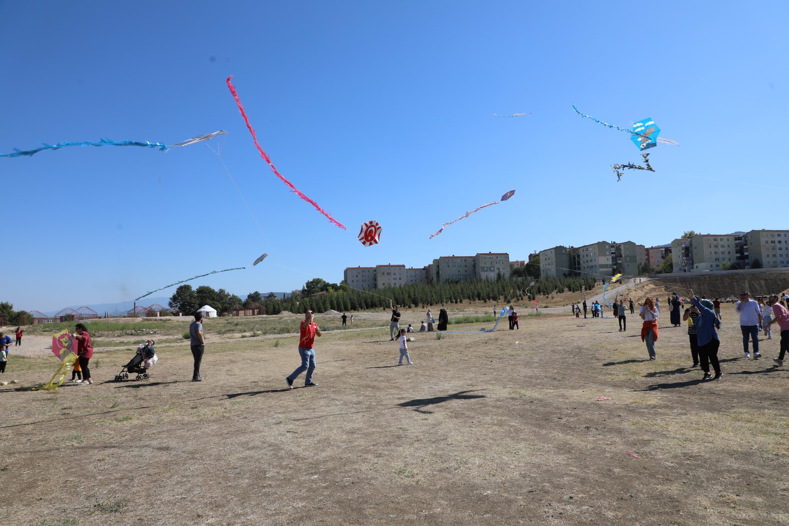 İnegöl semaları uçurtmalarla renklendi