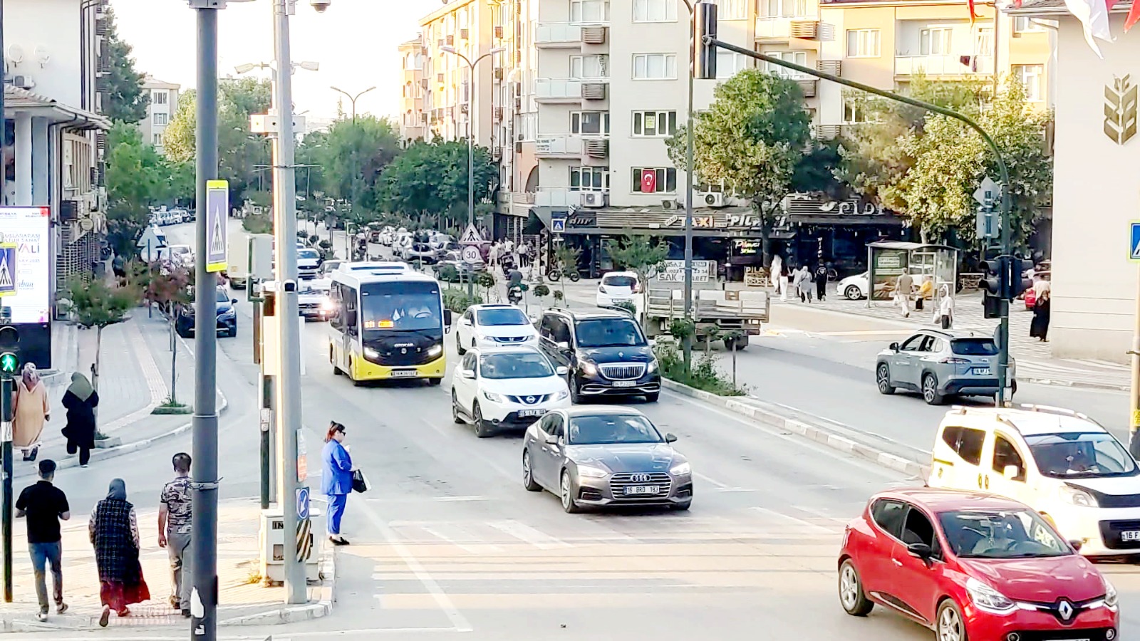 Ahmet Akyollu Caddesi, yaşanan kazalarla gündemde