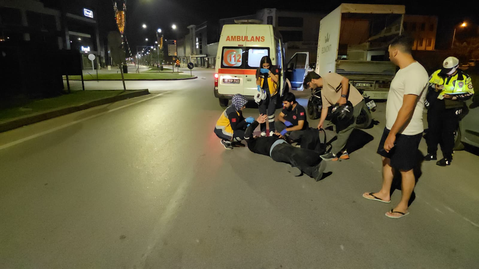 Yola aniden çıkan kedi, kazaya neden oldu