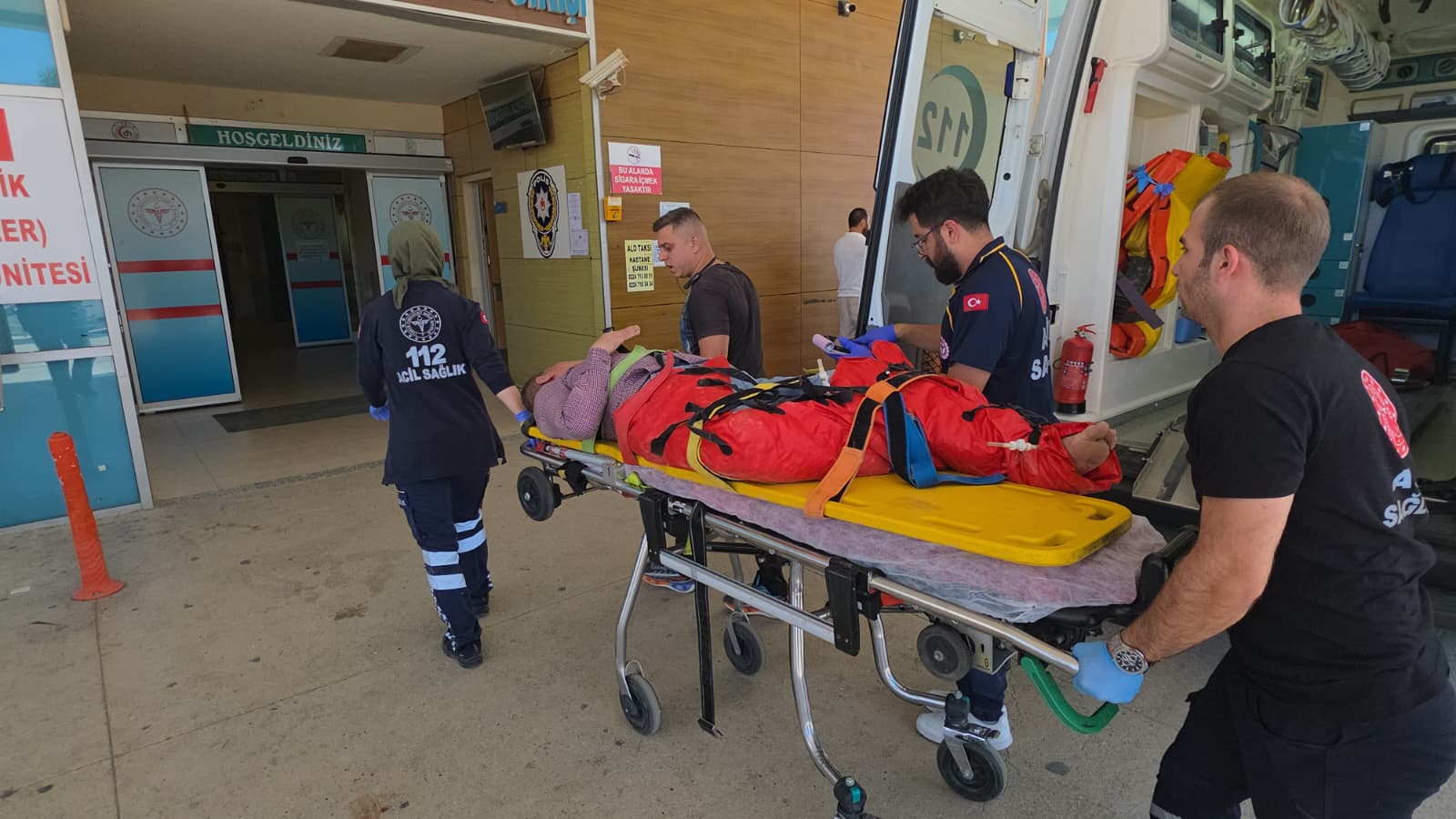 Suntaların üzerine devrildiği kişi yaralandı