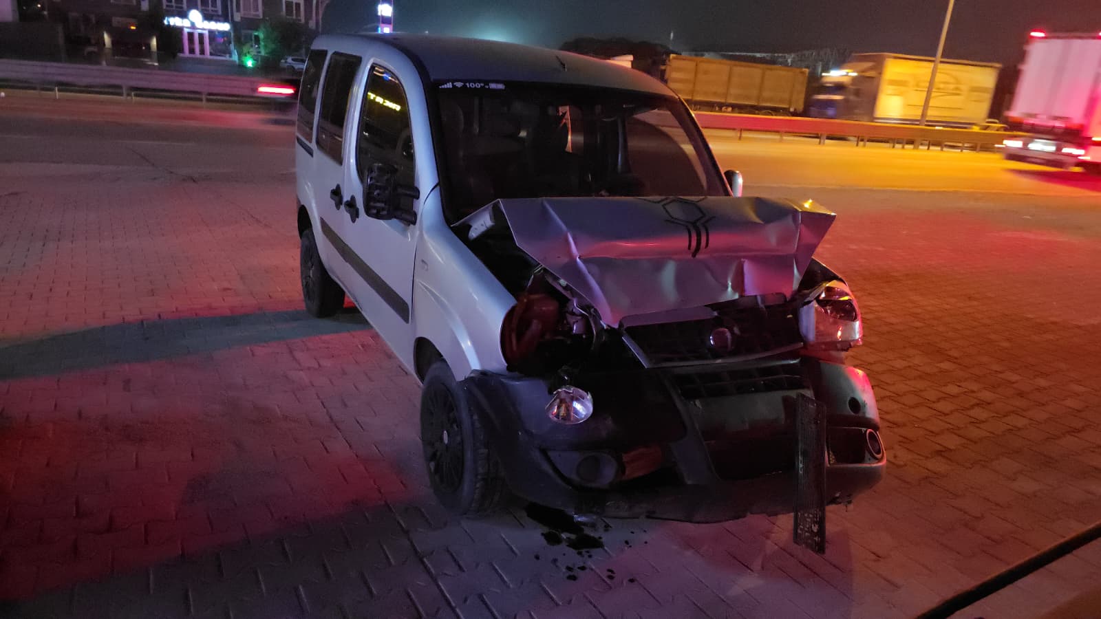 Tıra arkadan çarptı