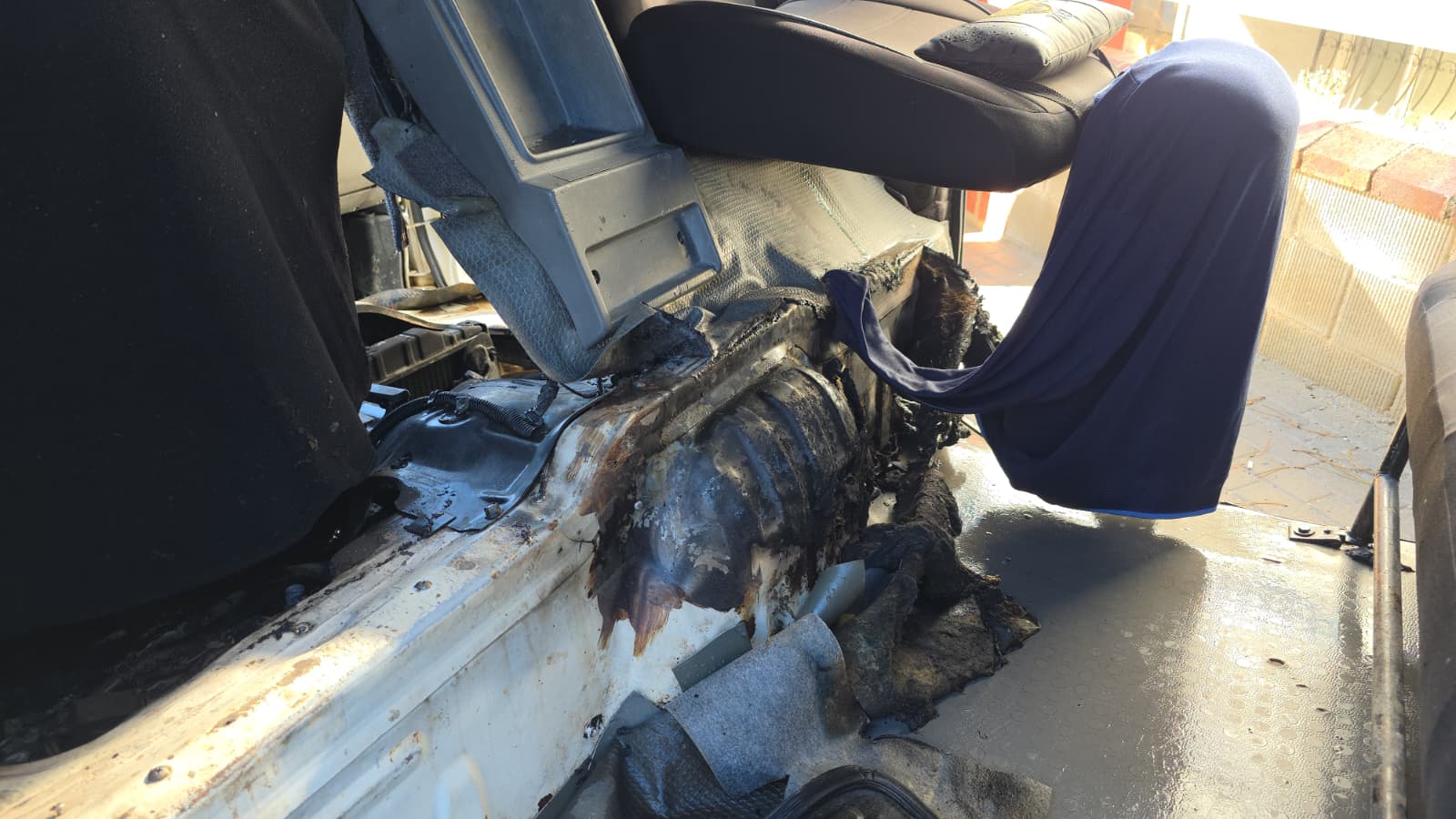 Park halindeki araç alev aldı