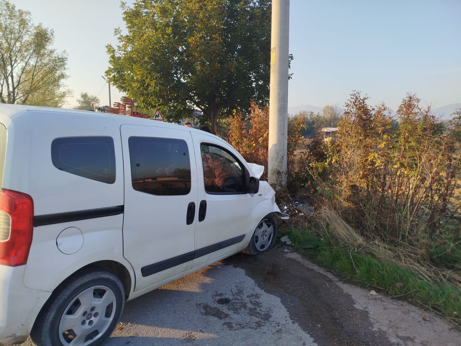 Beton direğe çarparak durabildi