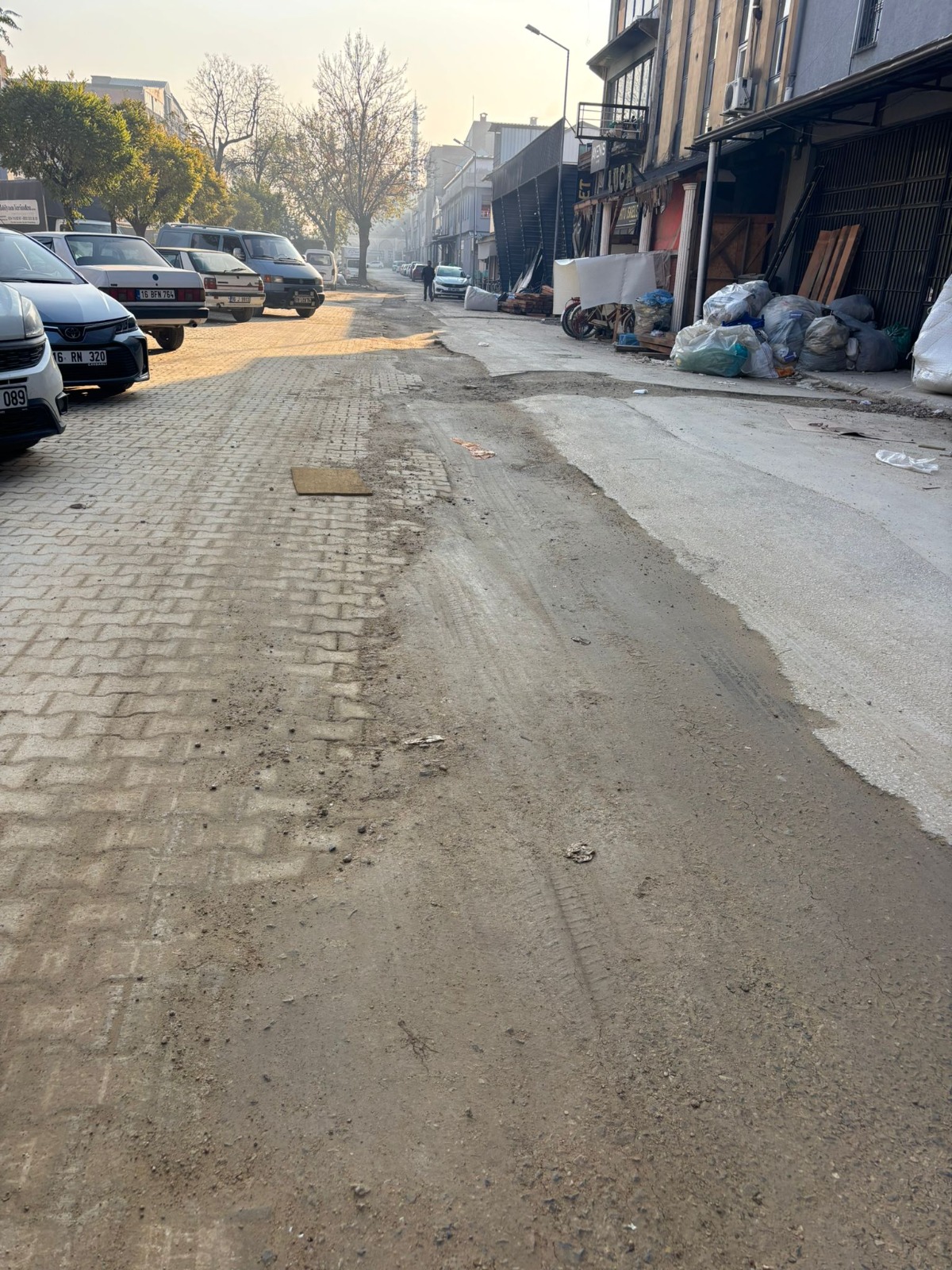 “Mobilya sanayimizin durumu içler acısı… Bütün sokaklar çukur, işyerlerine zor giriliyor’