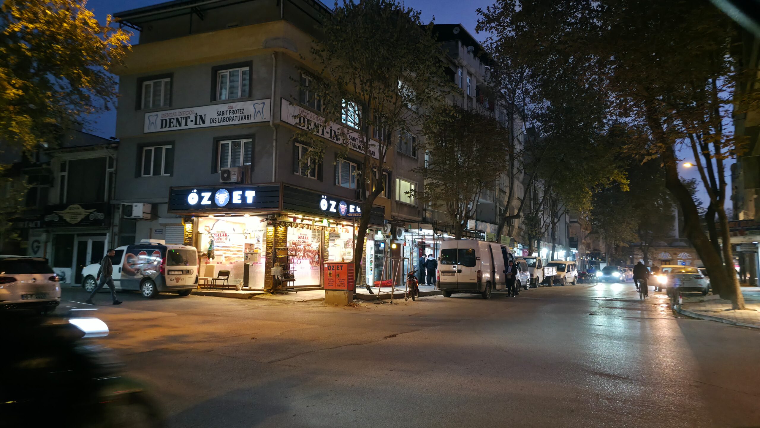 Evimde ölü bulundu