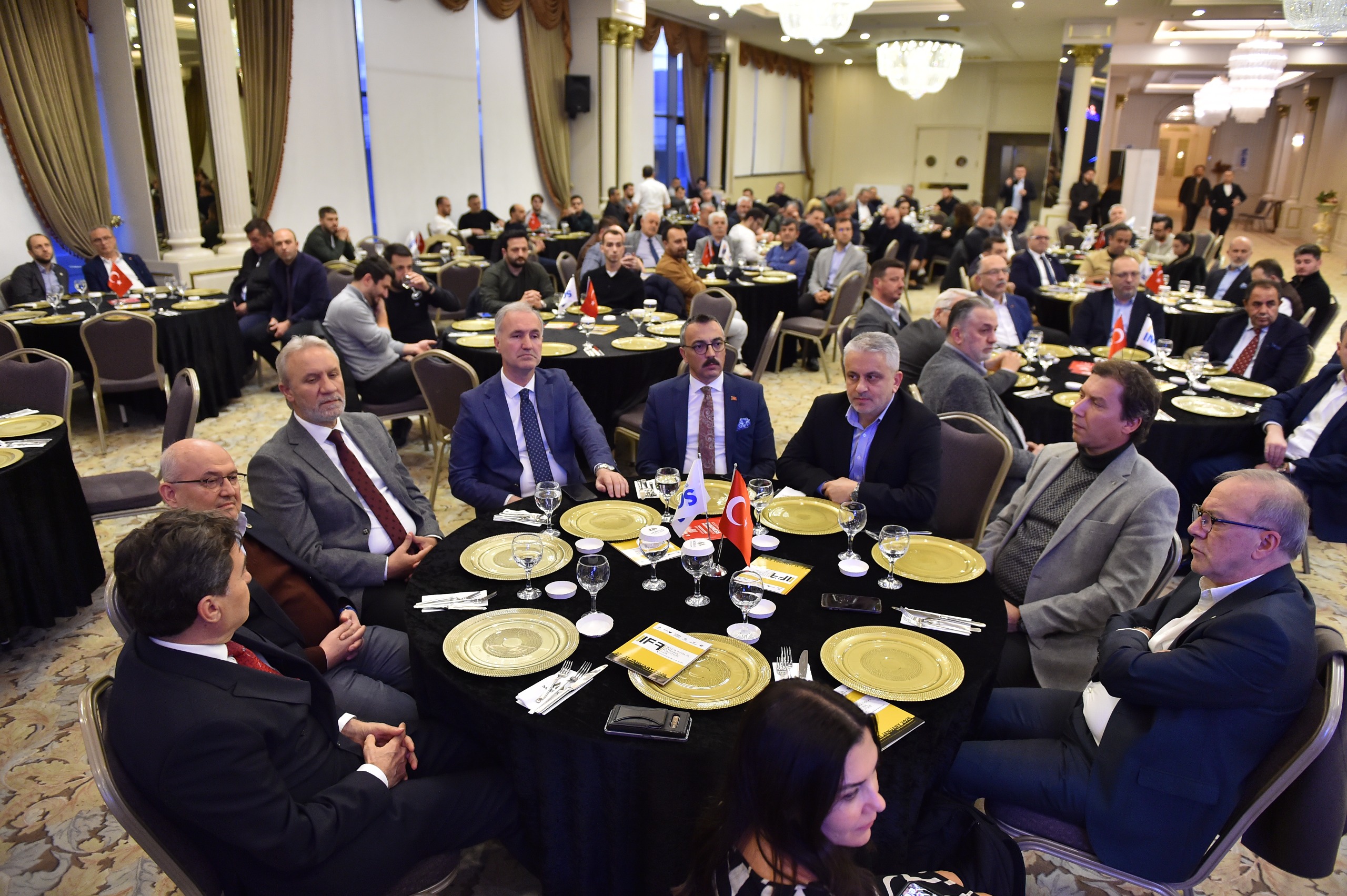 TÜRKİYE MOBİLYA SEKTÖRÜNÜN LİDERLERİ İNEGÖL’DE BULUŞTU