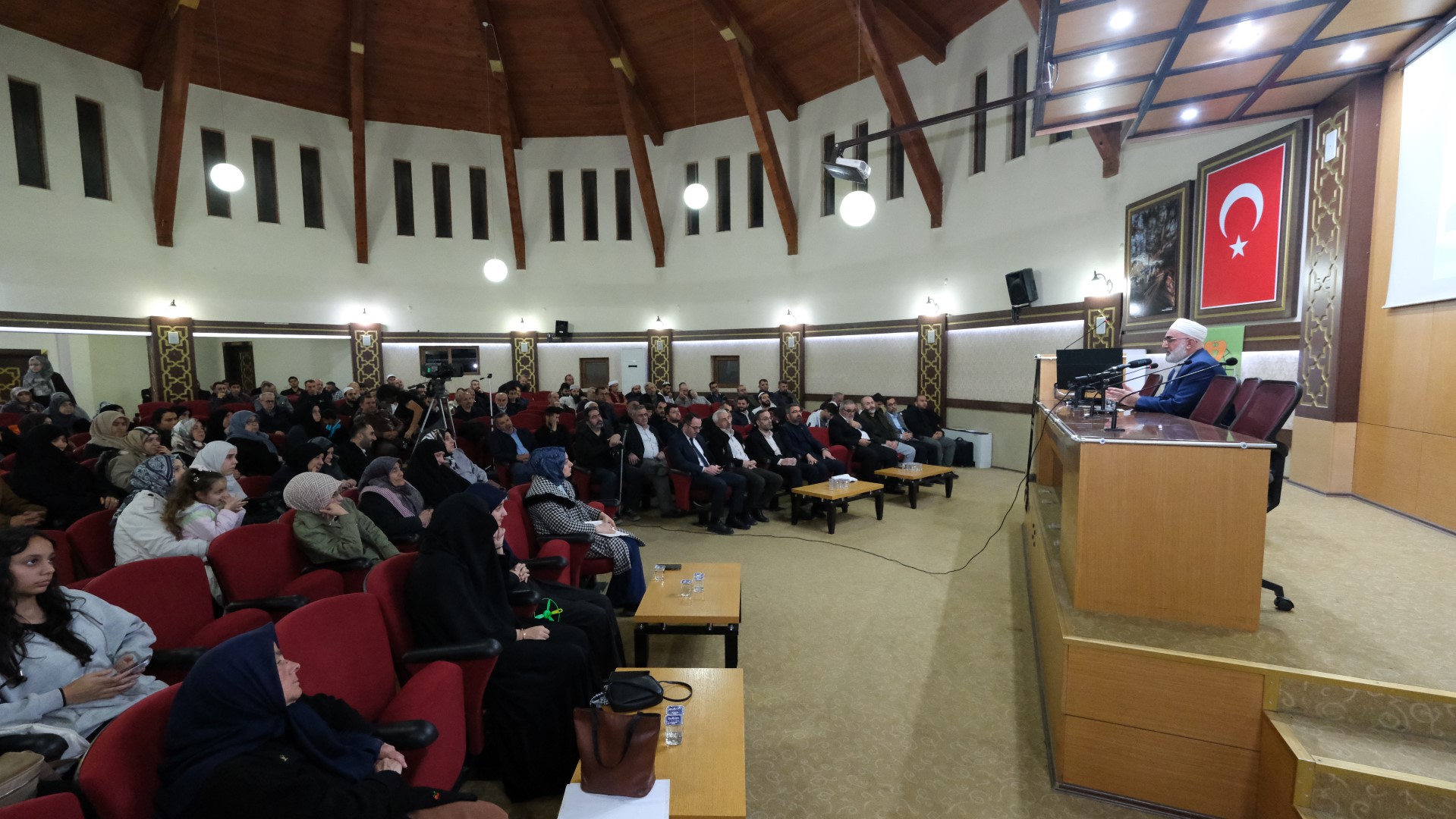 Tesettür ve mahremiyet